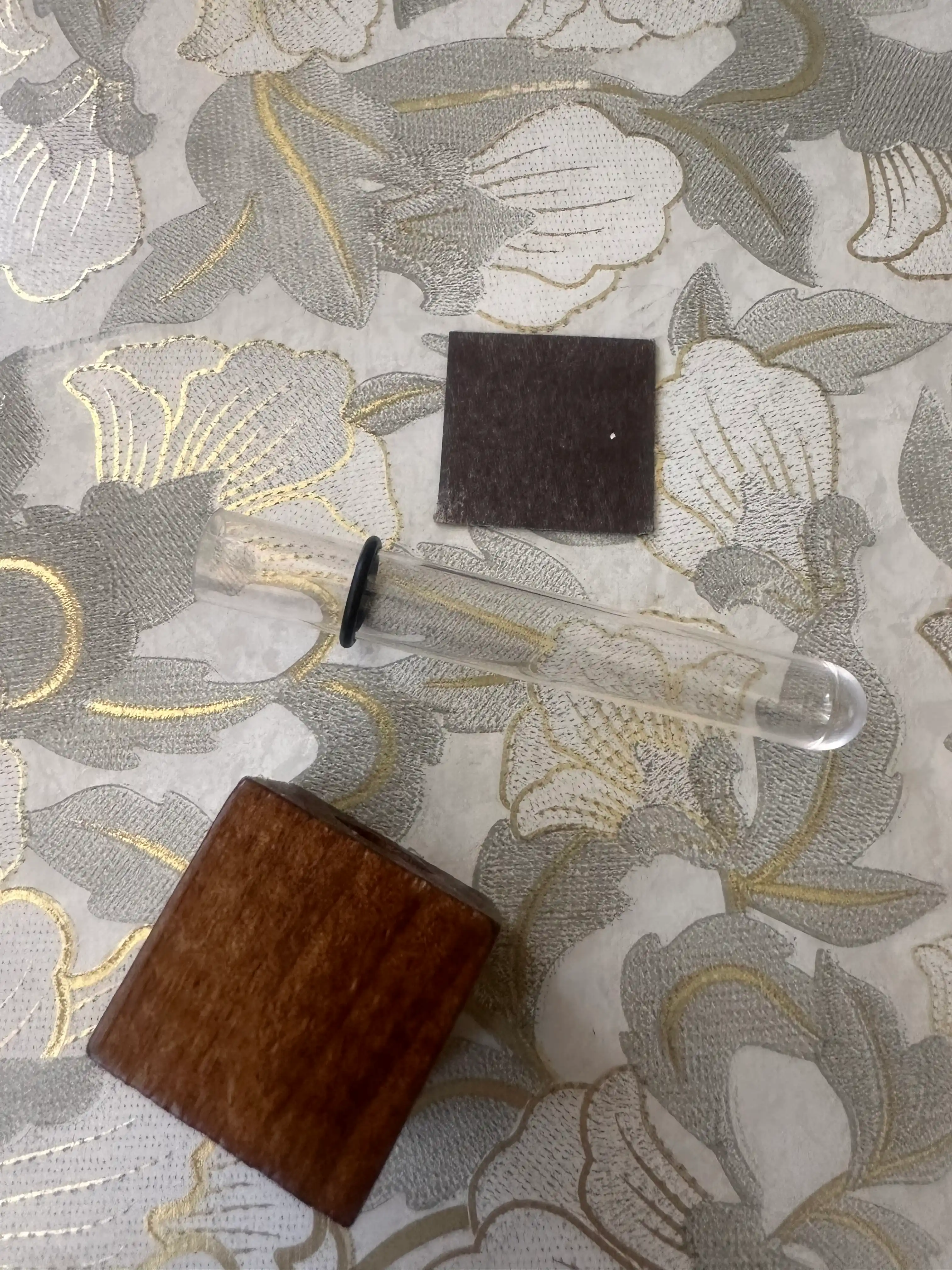 Mini-gullar bilan muzlatgich uchun kaspo magnitlari