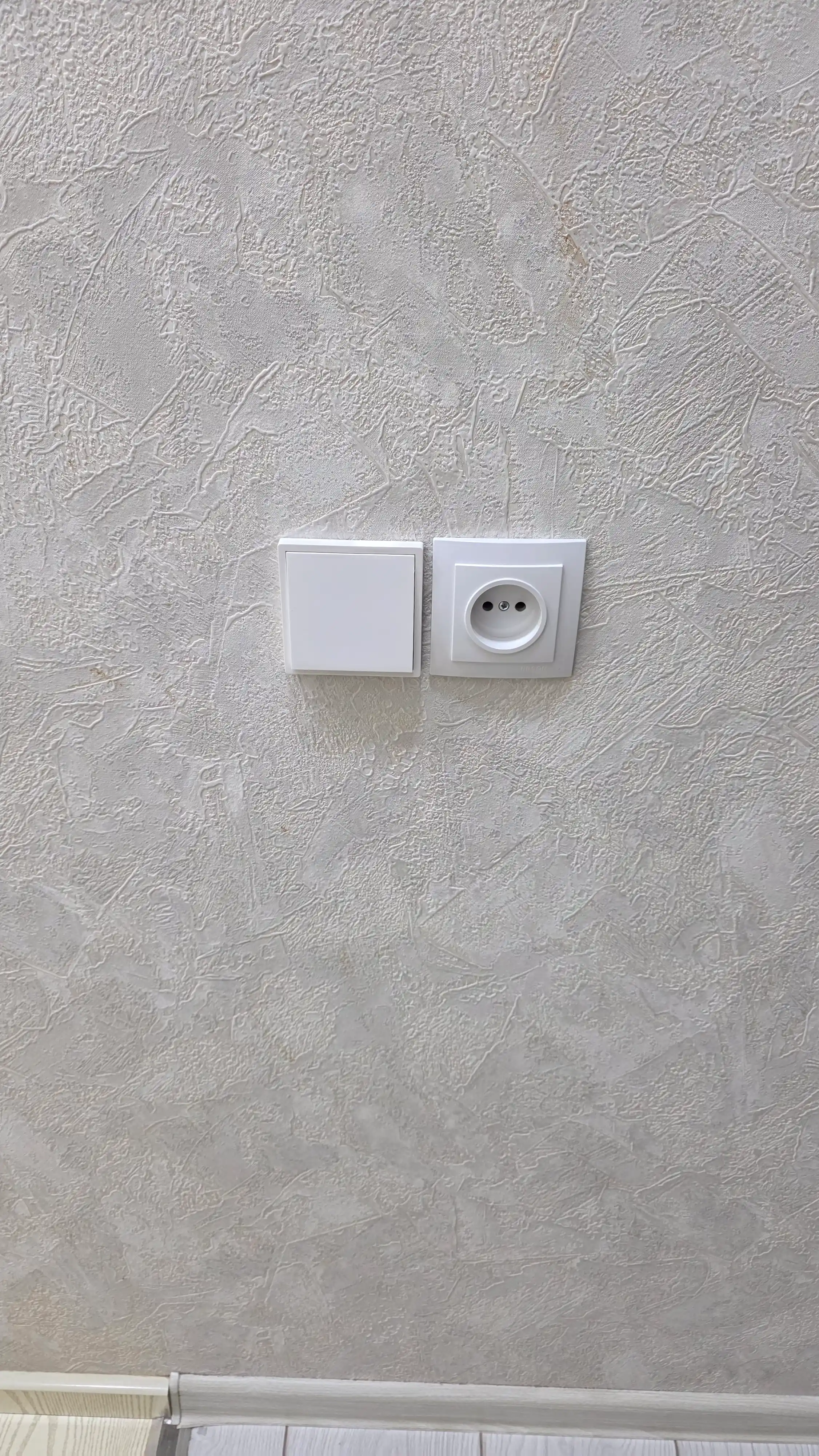 Venus PRIME 1 tugmali o‘chirgich, reversli, 10A, oq rang, devor o‘chirgichi ABS plastmassa