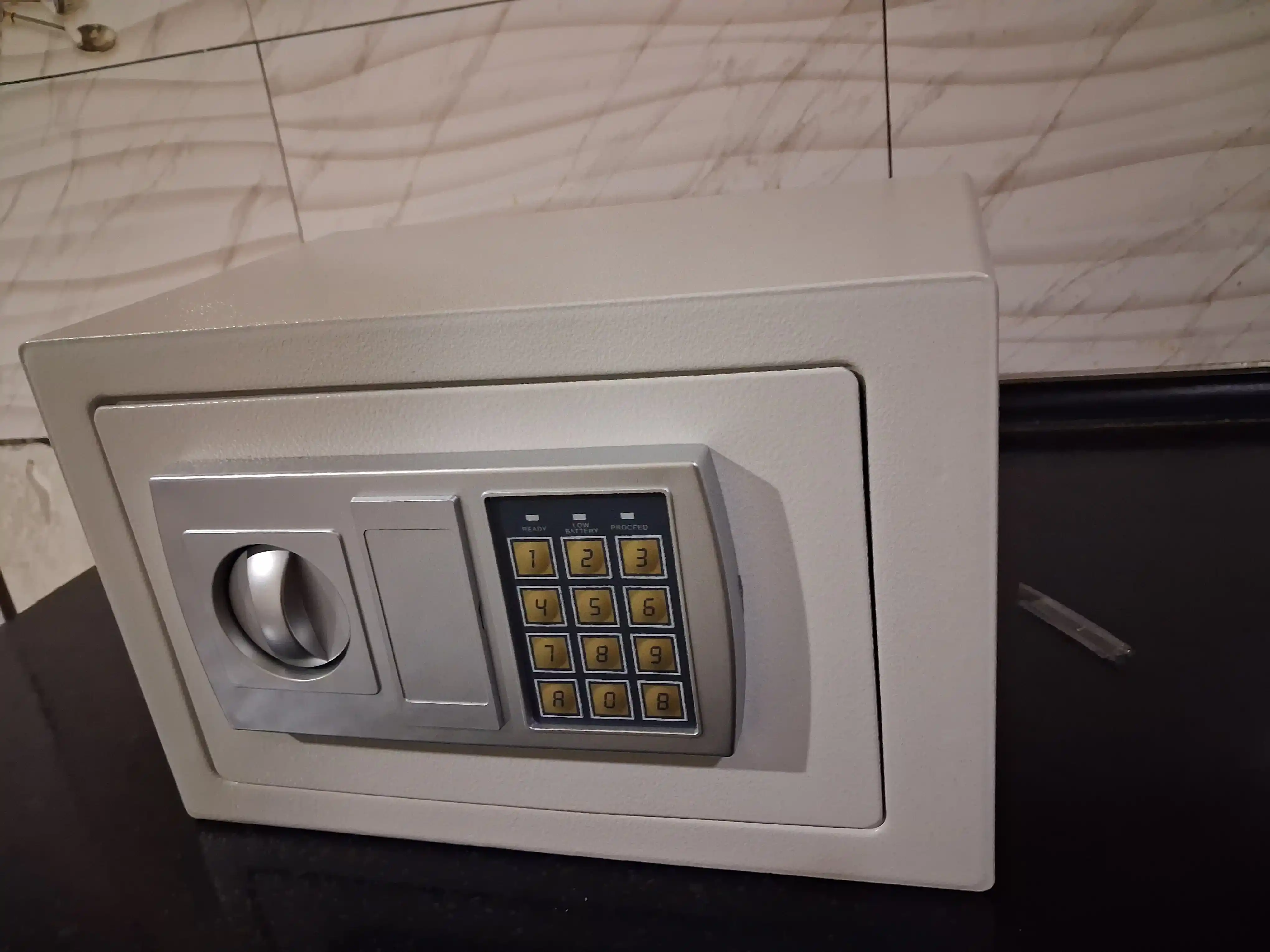 Elektron kod va kalitli seyf, 31x20x20 sm, metall, uy va ofis uchun
