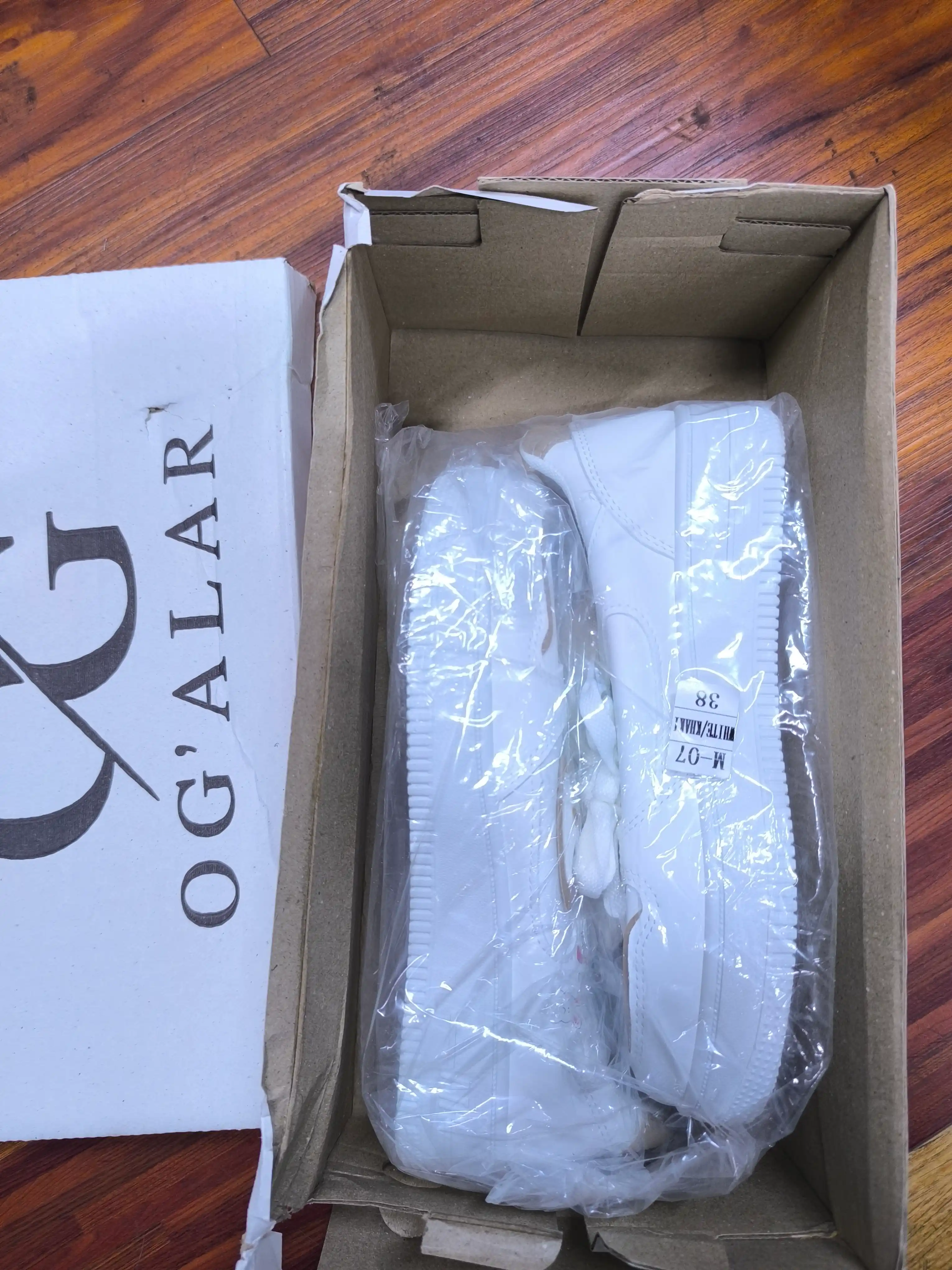 Ayollar krossovkalari yurakcha dizaynda, Xitoy, ayollar oyoq kiyimlari, o'lcham 36-40