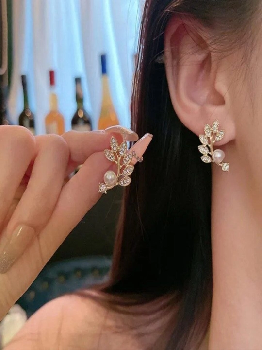 Серьги женские висячие Цветок и бантик с жемчугом, нарядные сережки для девушек