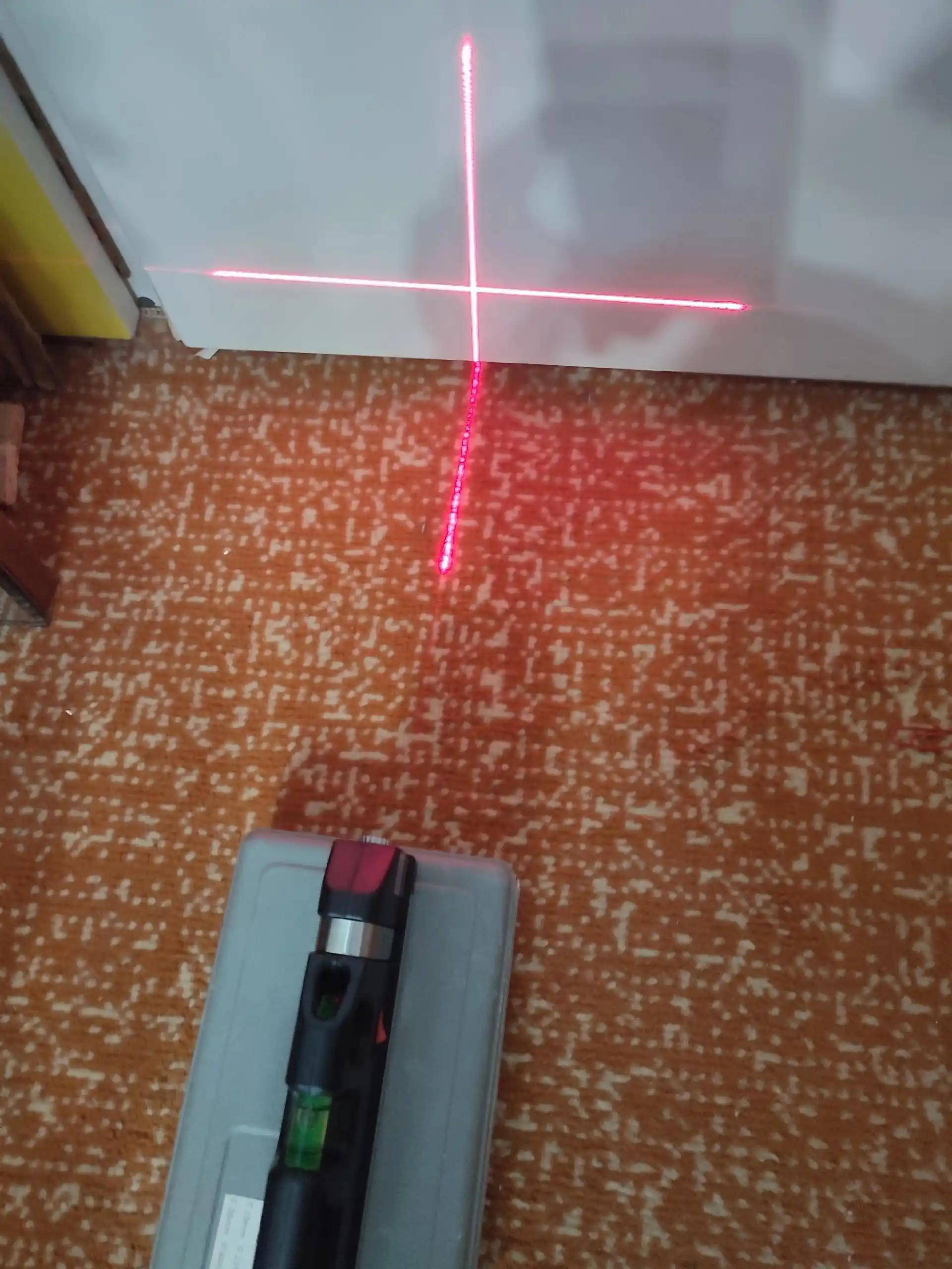 Ko'p funksiyali qurilish lazer darajasi, chizg'ich va 2,5 m lenta bilan, nivelir