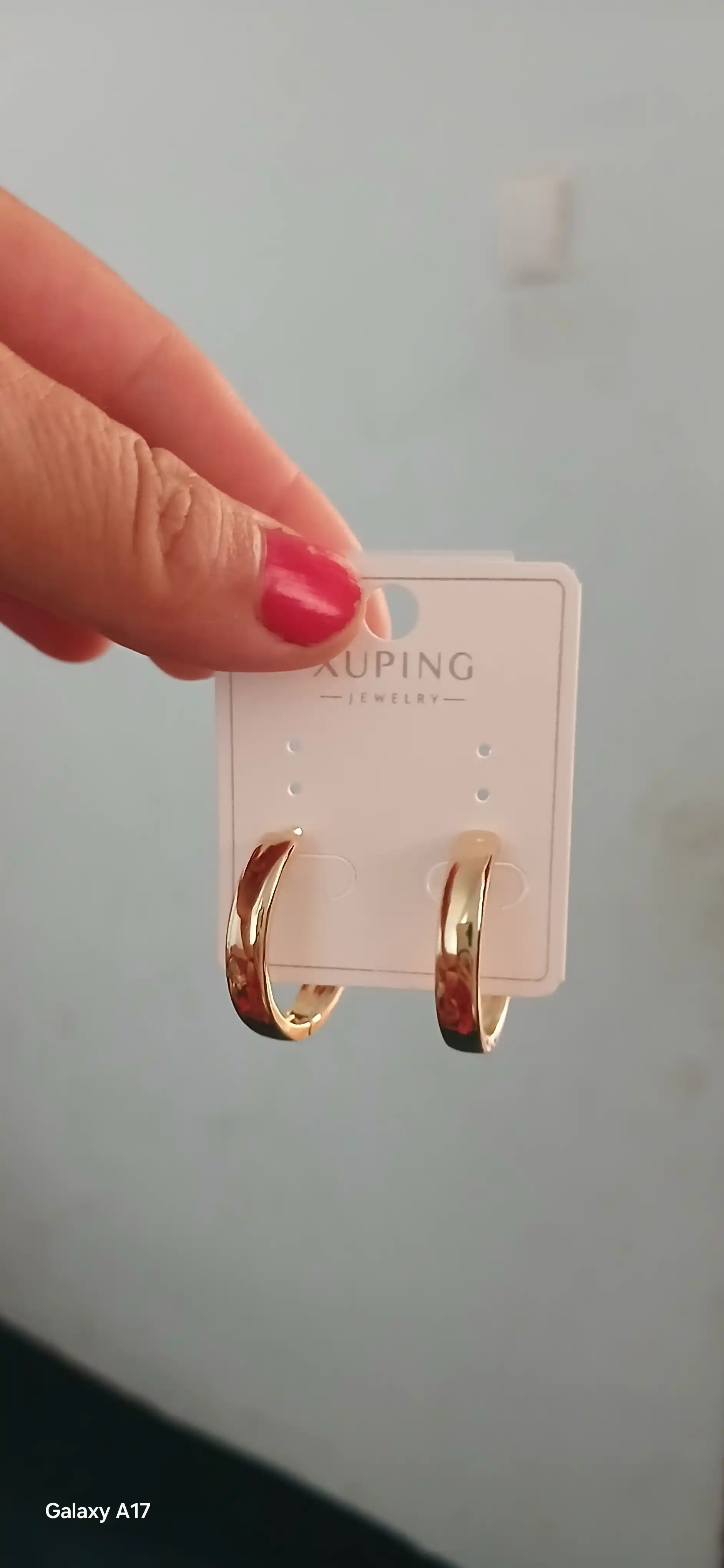 Xuping tibbiy po‘latdan yasalgan, gipoallergen, oltin rangli halqa-sirg‘alar