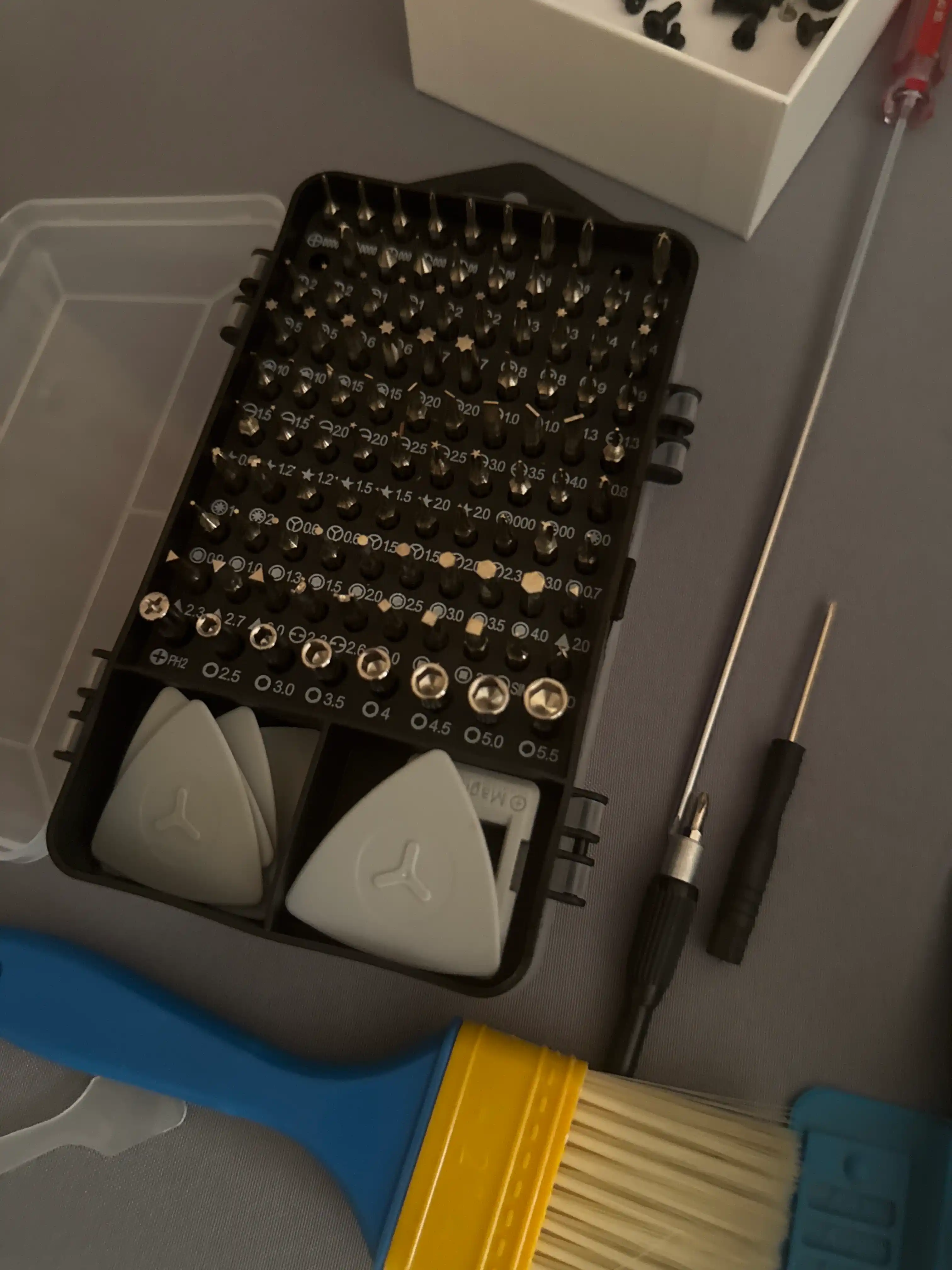 Telefonlar, noutbuklar va elektronikani ta’mirlash uchun 115 ta 1 da otvyortkalar to‘plami