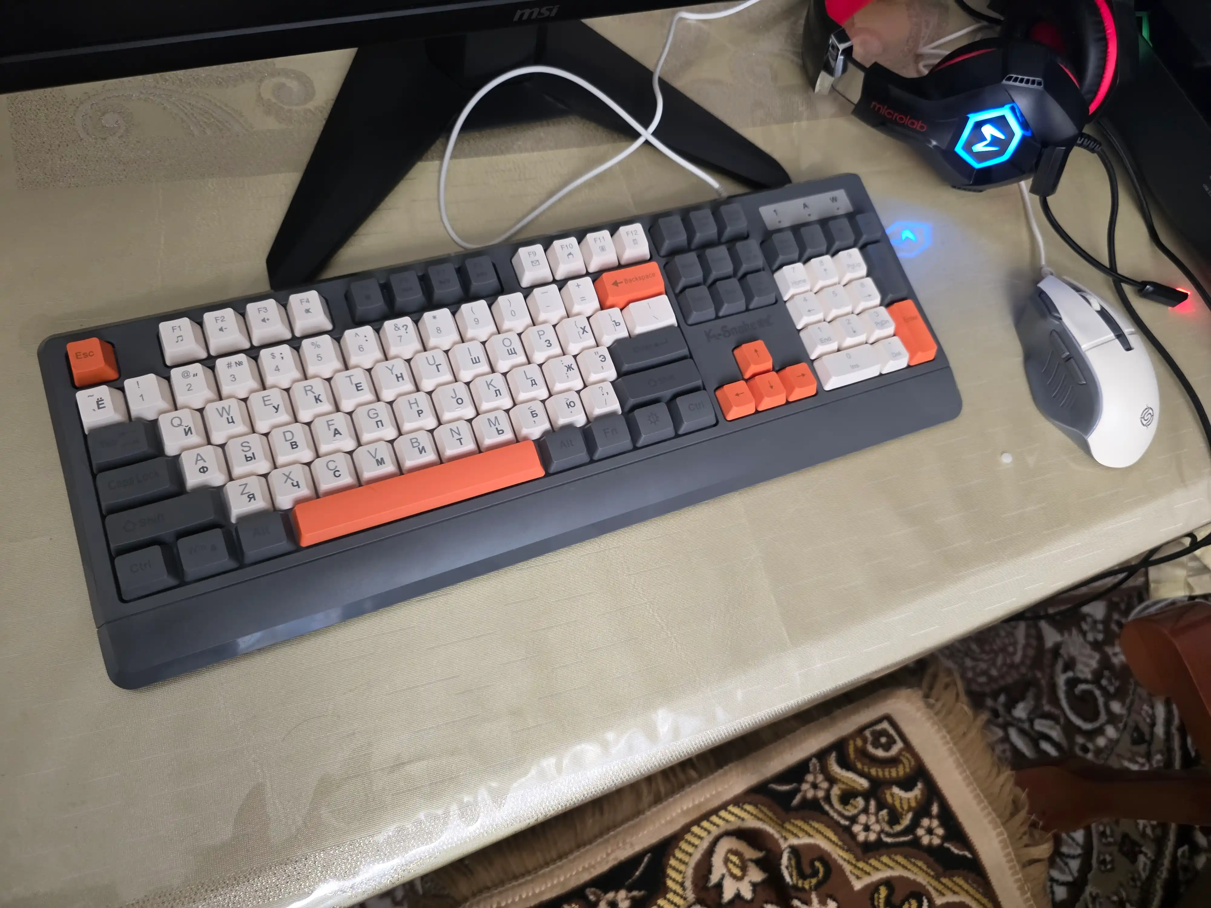 O'yin klaviaturasi simli , 104 tugmali, RGB yoritgichli+sichqoncha