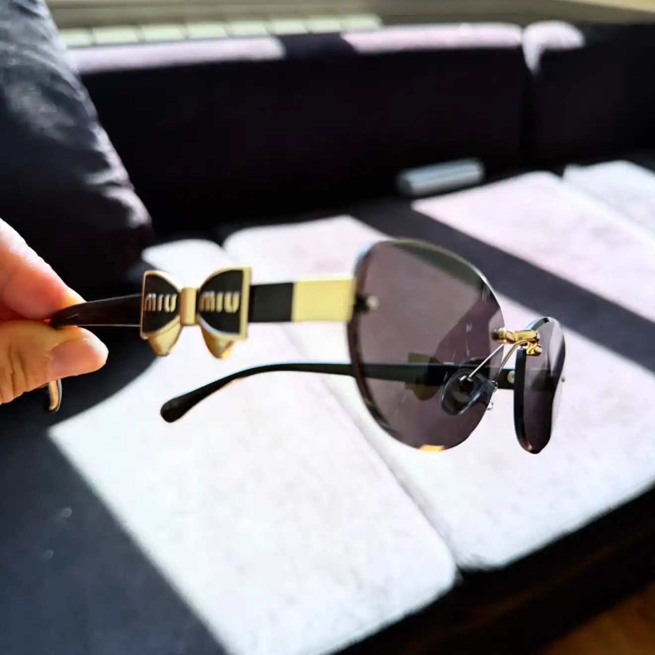 Очки солнцезащитные EyeVibe безрамочные кошачий глаз с бантиком MIU MIU, градиентные линзы