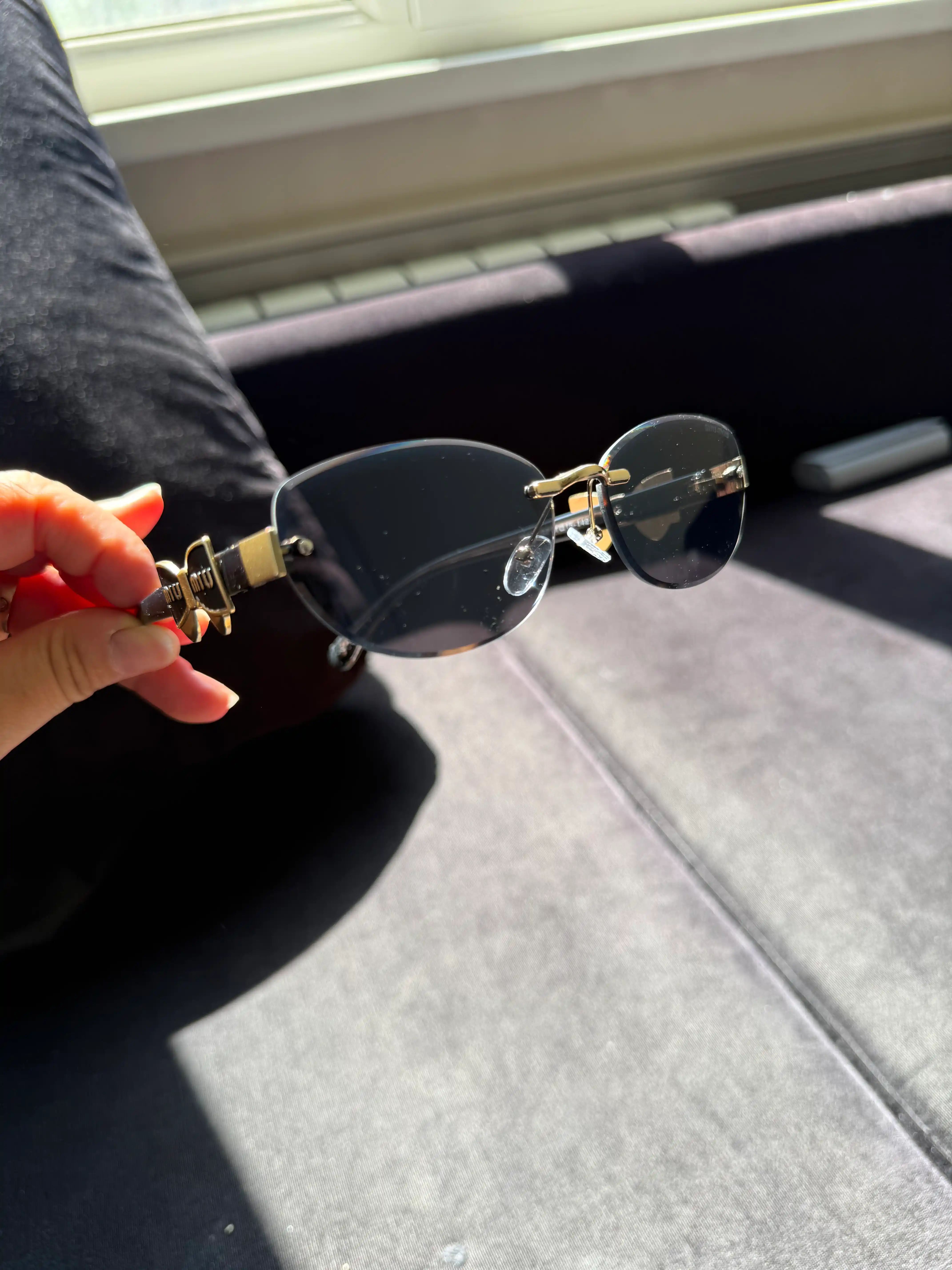 Очки солнцезащитные EyeVibe безрамочные кошачий глаз с бантиком MIU MIU, градиентные линзы