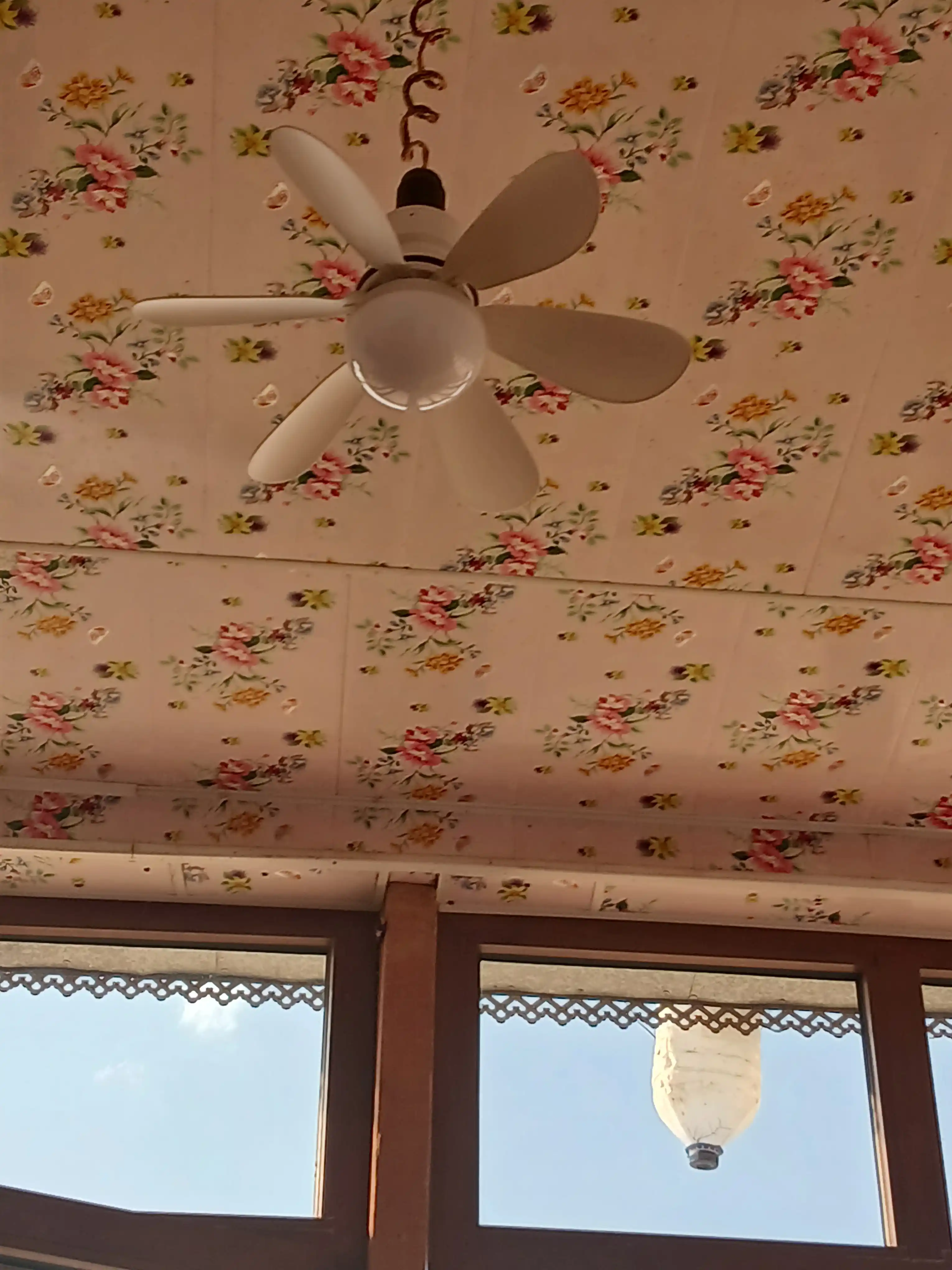 Pultli LED ventilyatorli qandil, 3 ta yoritish va 4 ta aylanish tezligi, barcha xonalarga