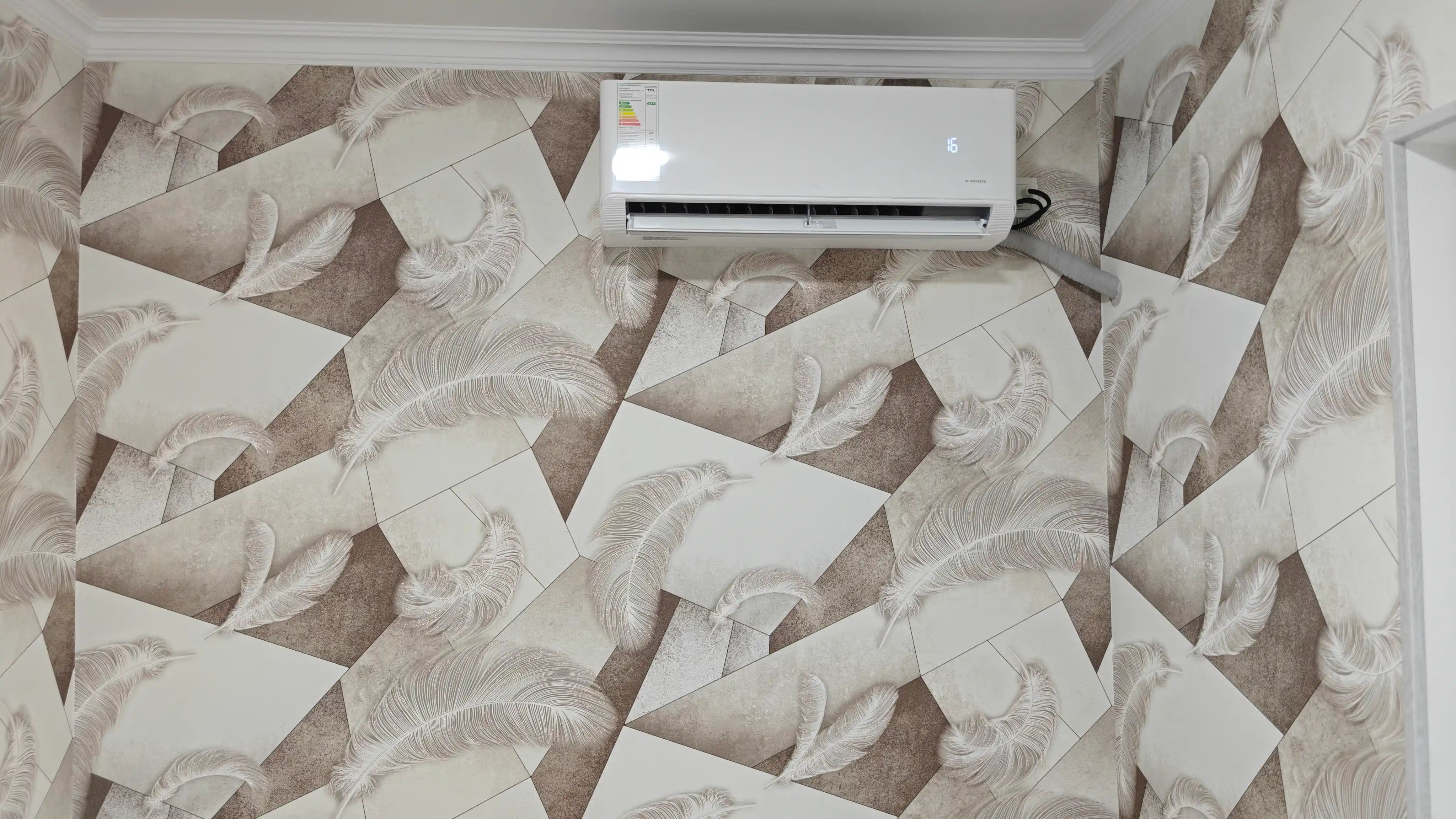 TCL BreezeIN 12 TAC-BR12HSV/TC Full DC Inverter konditsioneri, R32, PTC Heater