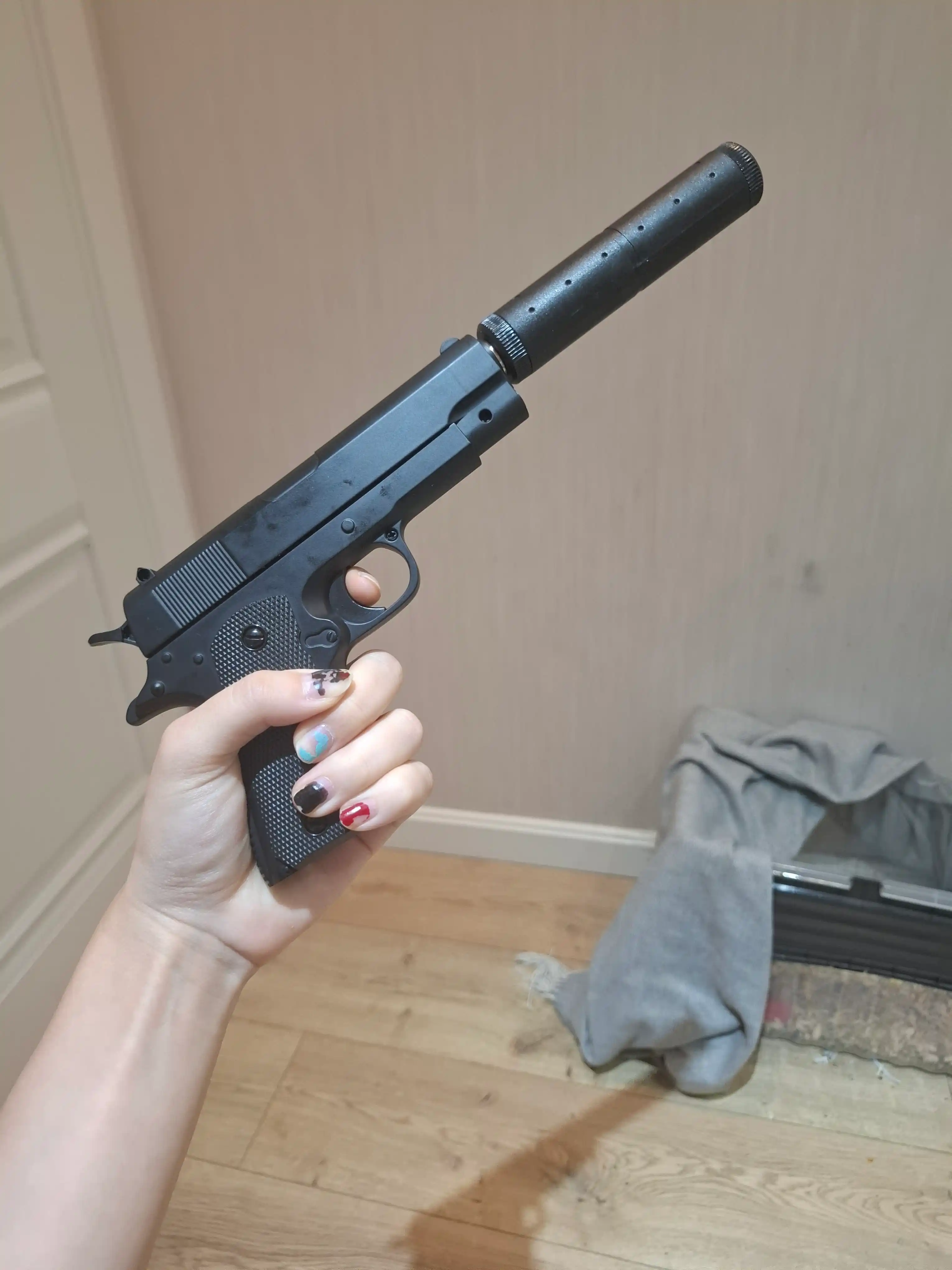 O'yinchoq to'pponcha glushitel bilan K-111S, metall