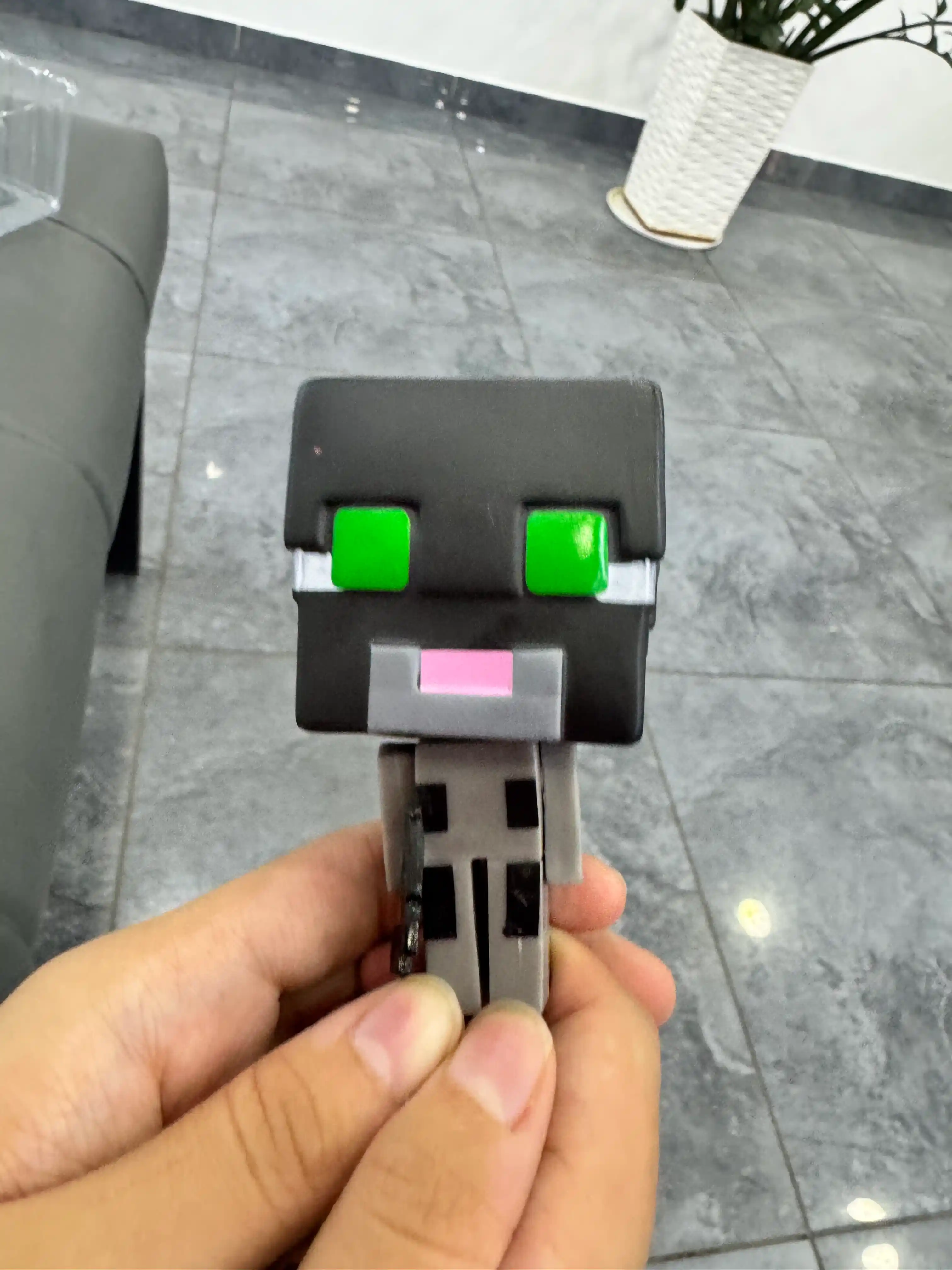 Figurka Minecraft, muallifcha obraz variatsiyasi, kolleksion dekor elementi