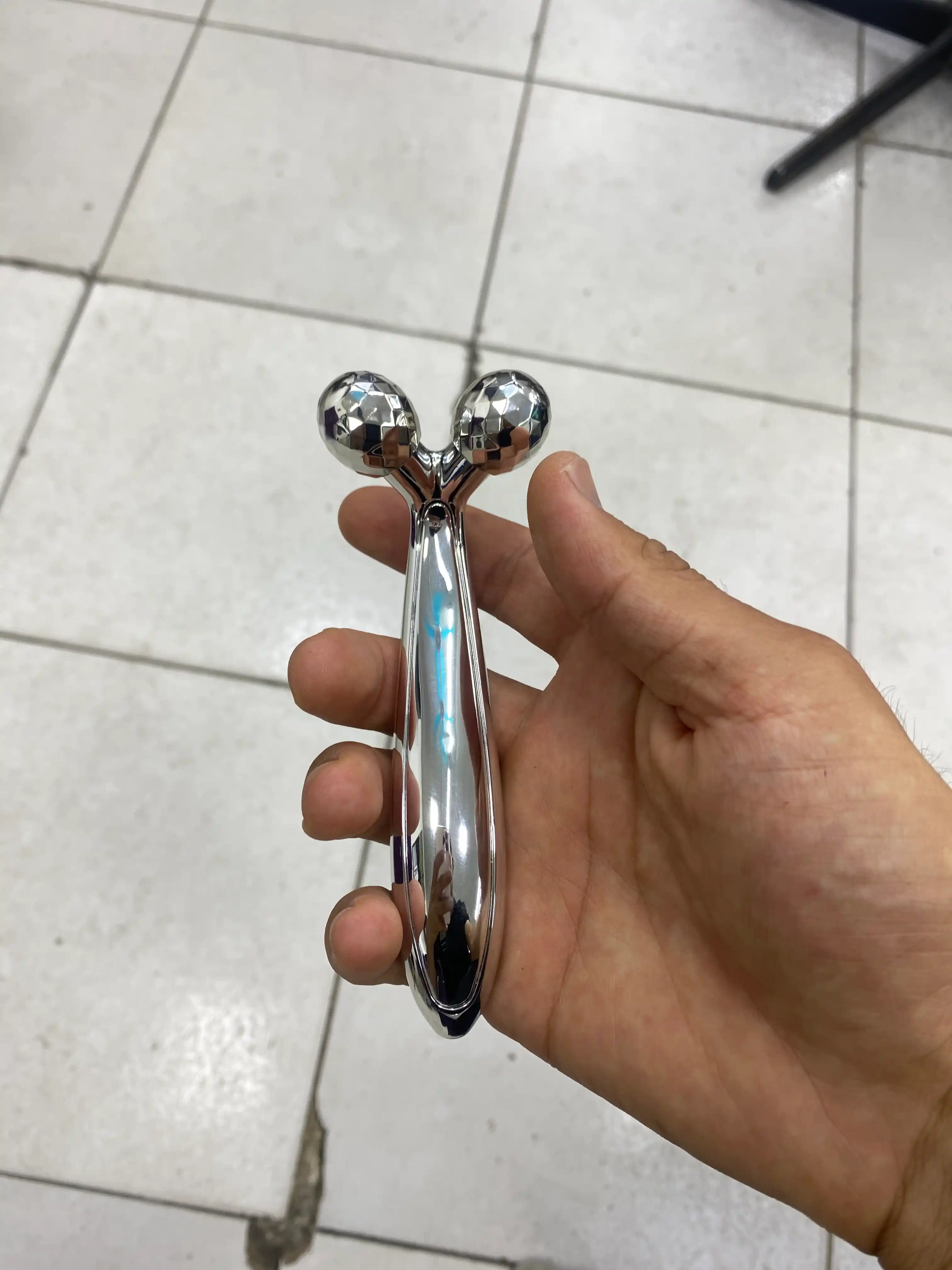 Massajchi yuz, qo'l va tana uchun 3D Massager Lifting