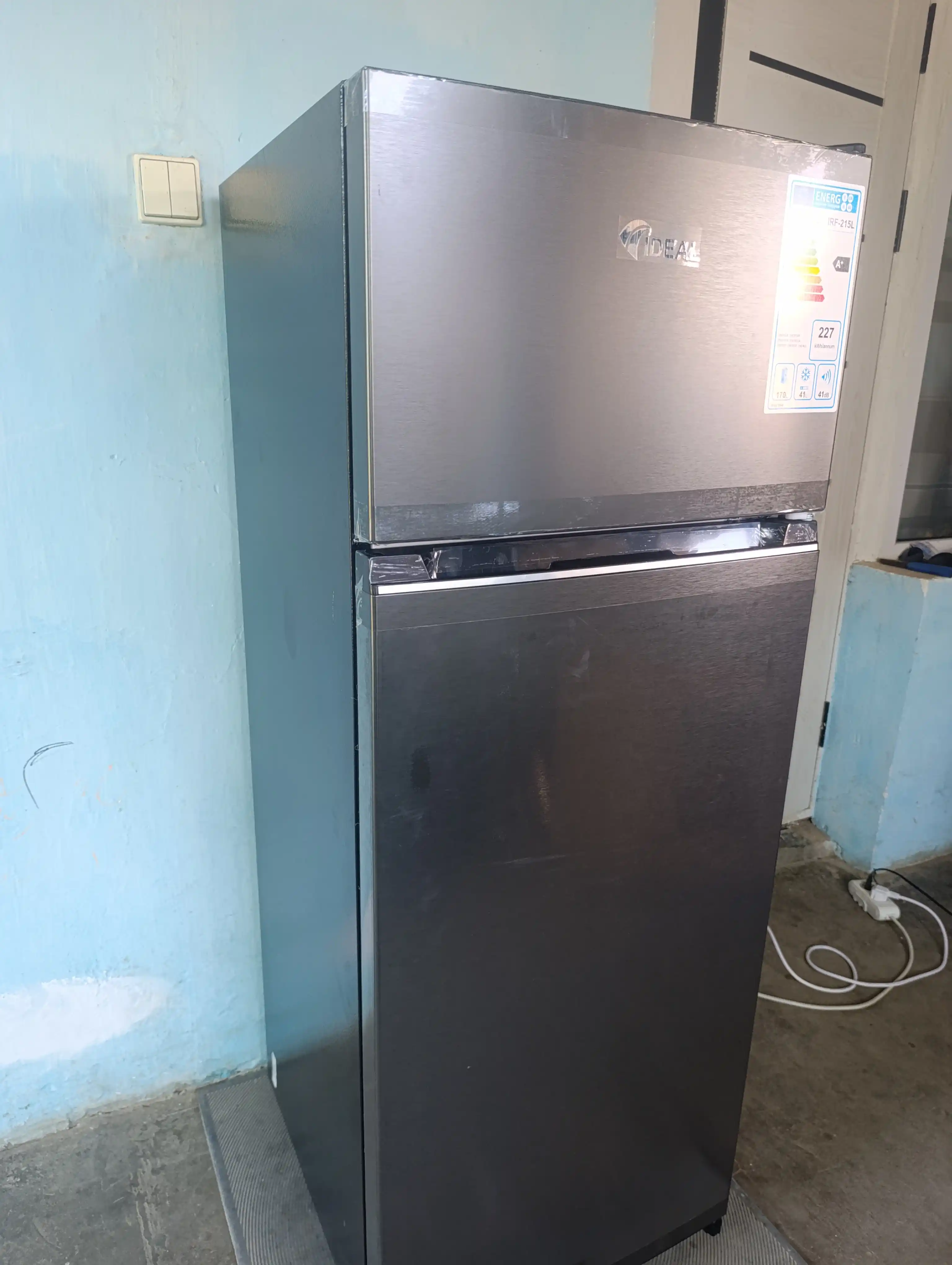Sovutgich IDEAL IRF-215L, hajmi 211 litr