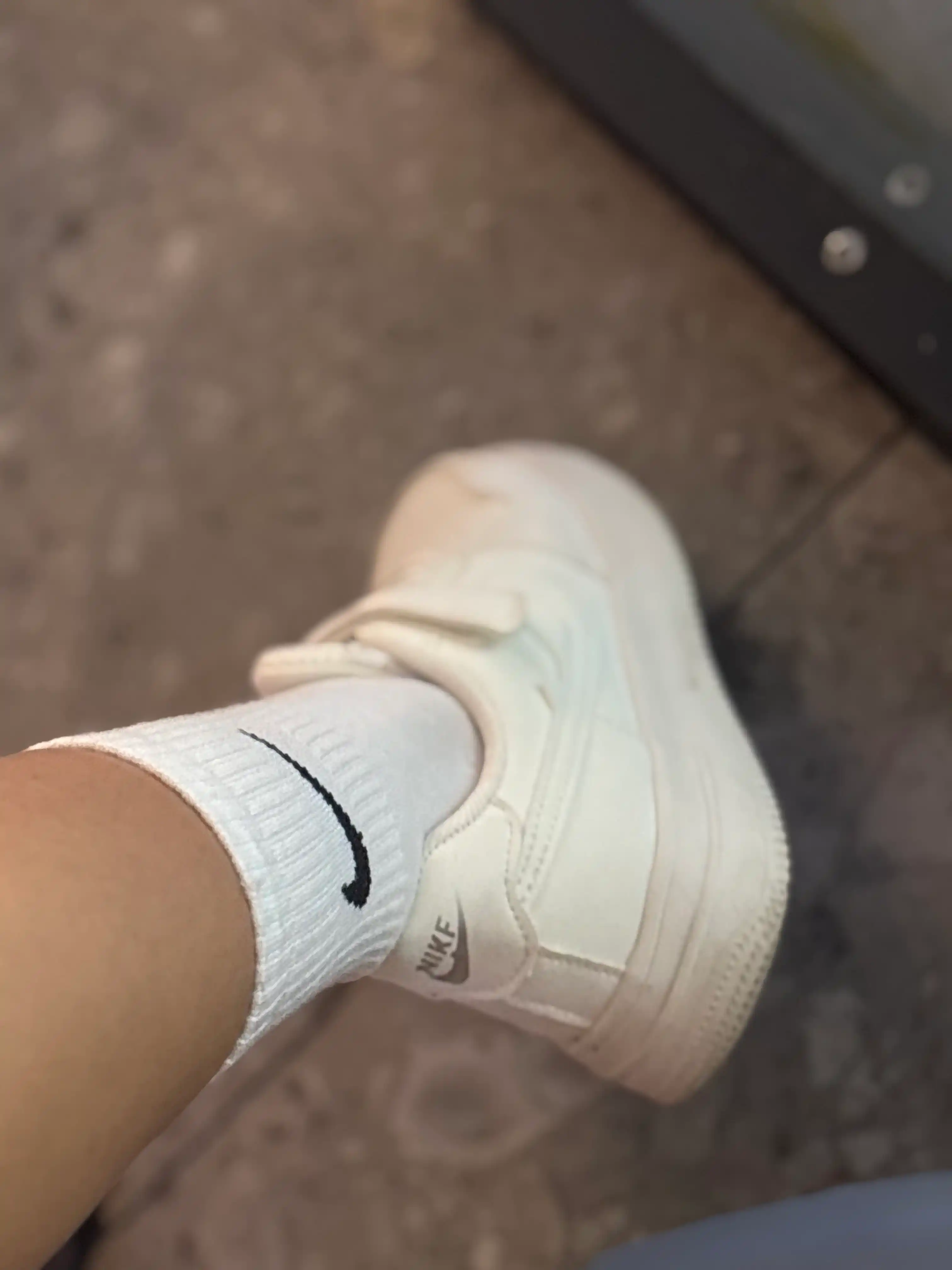 Paypoqlar (erkaklar va ayollar uchun) – klassik Nike logotip bilan