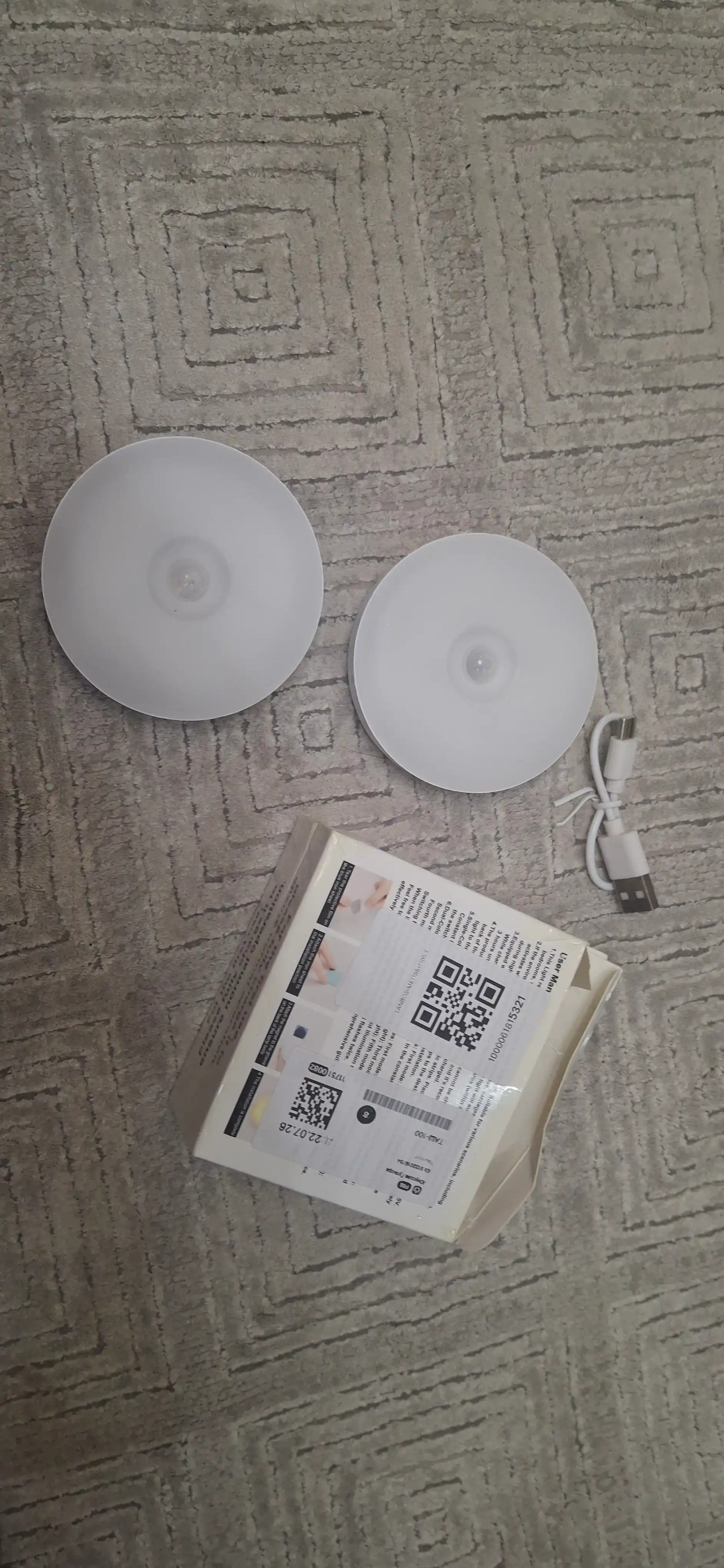 Svetilnik sensorli LED chiroq, tungi chiroq, simsiz, harakat datchigi bilan, oq rangda