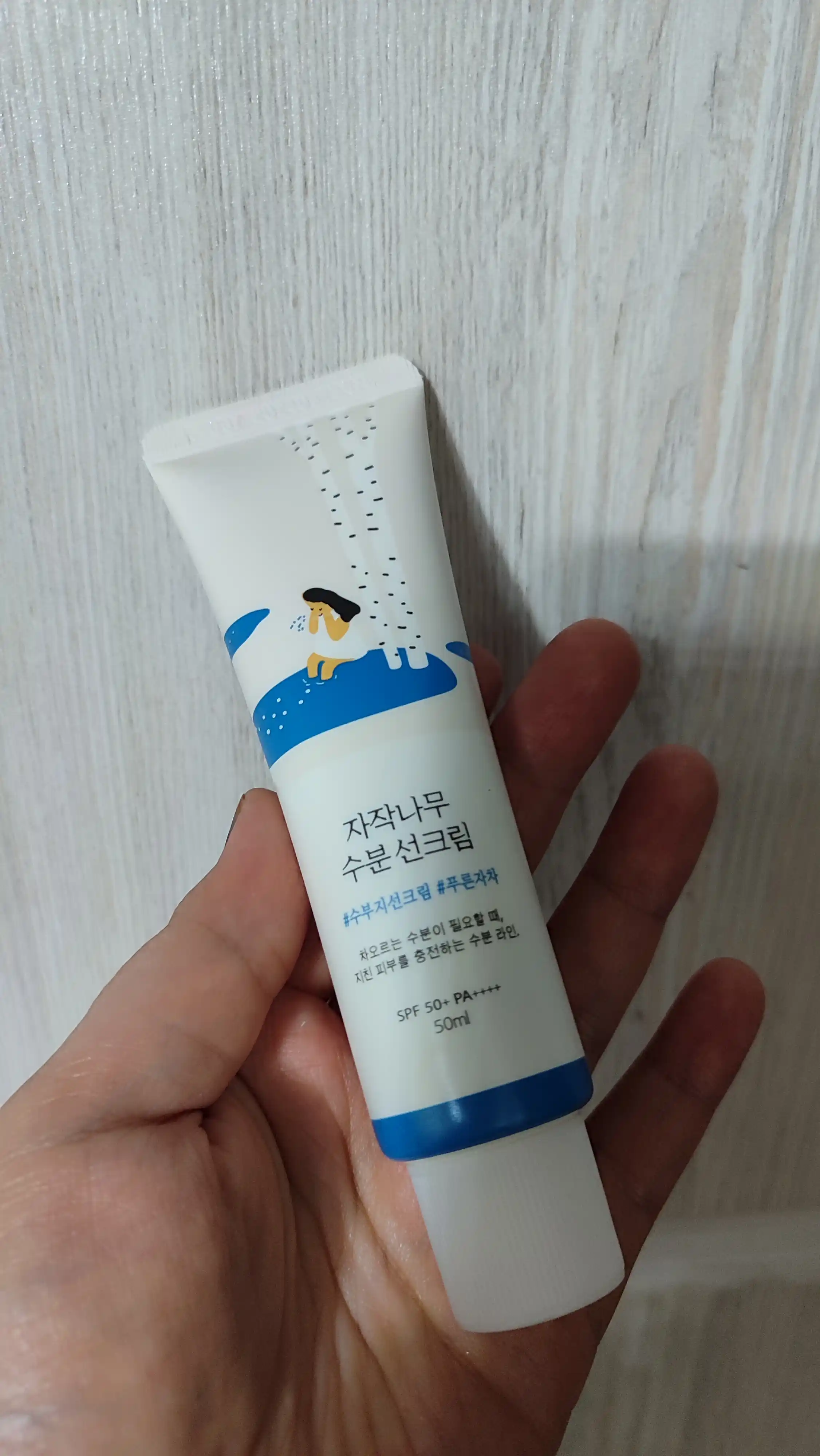 Koreya quyoshdan himoya qiluvchi kremi Round Lab Birch Juice Moisturizing Sunscreen SPF50+