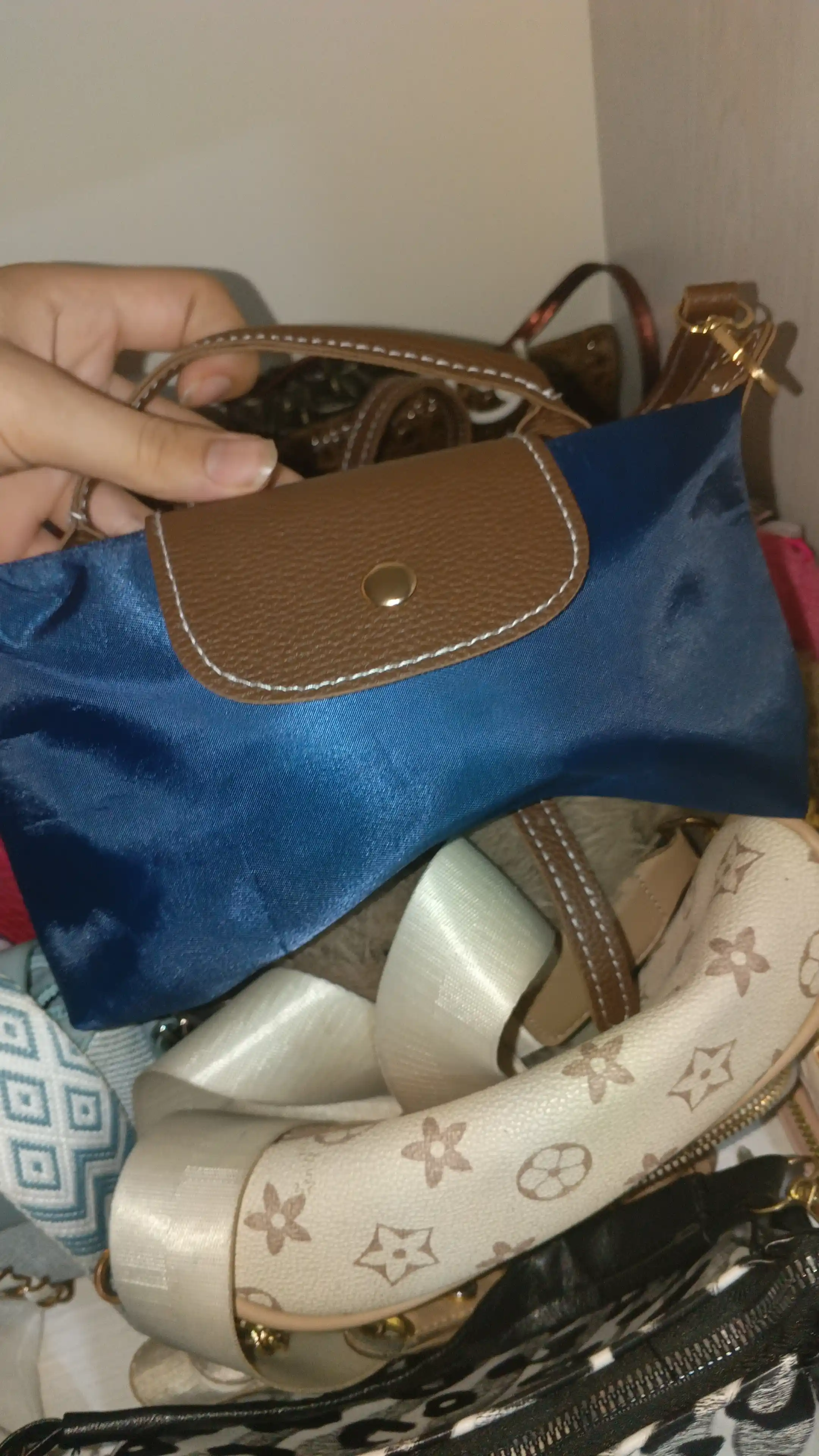 Ayollar uchun Longchamp uslubidagi eko-charmdan kichik kross-bodi sumkasi