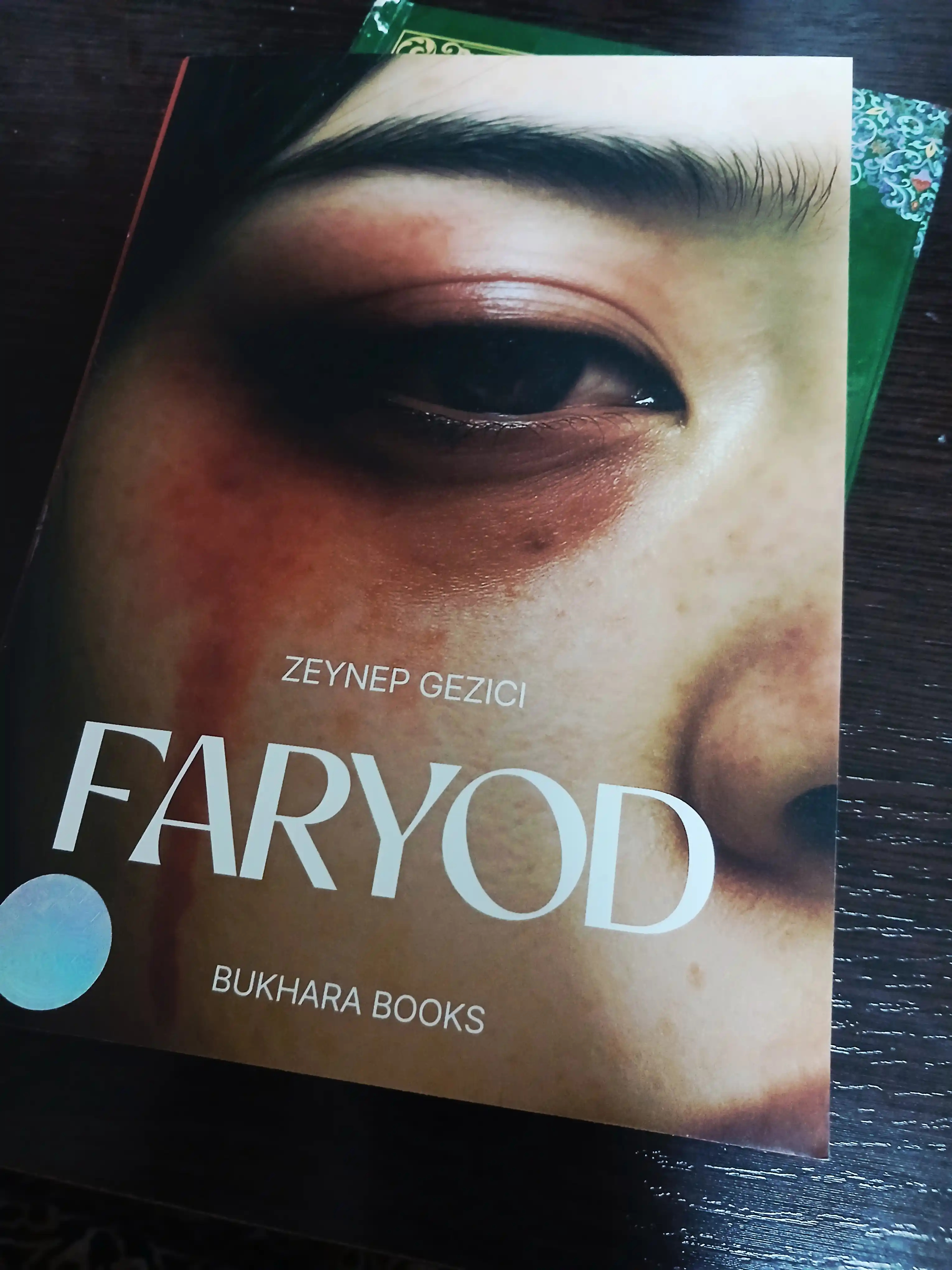 «Faryod» — Zenep Gezici, Психологический драматический роман