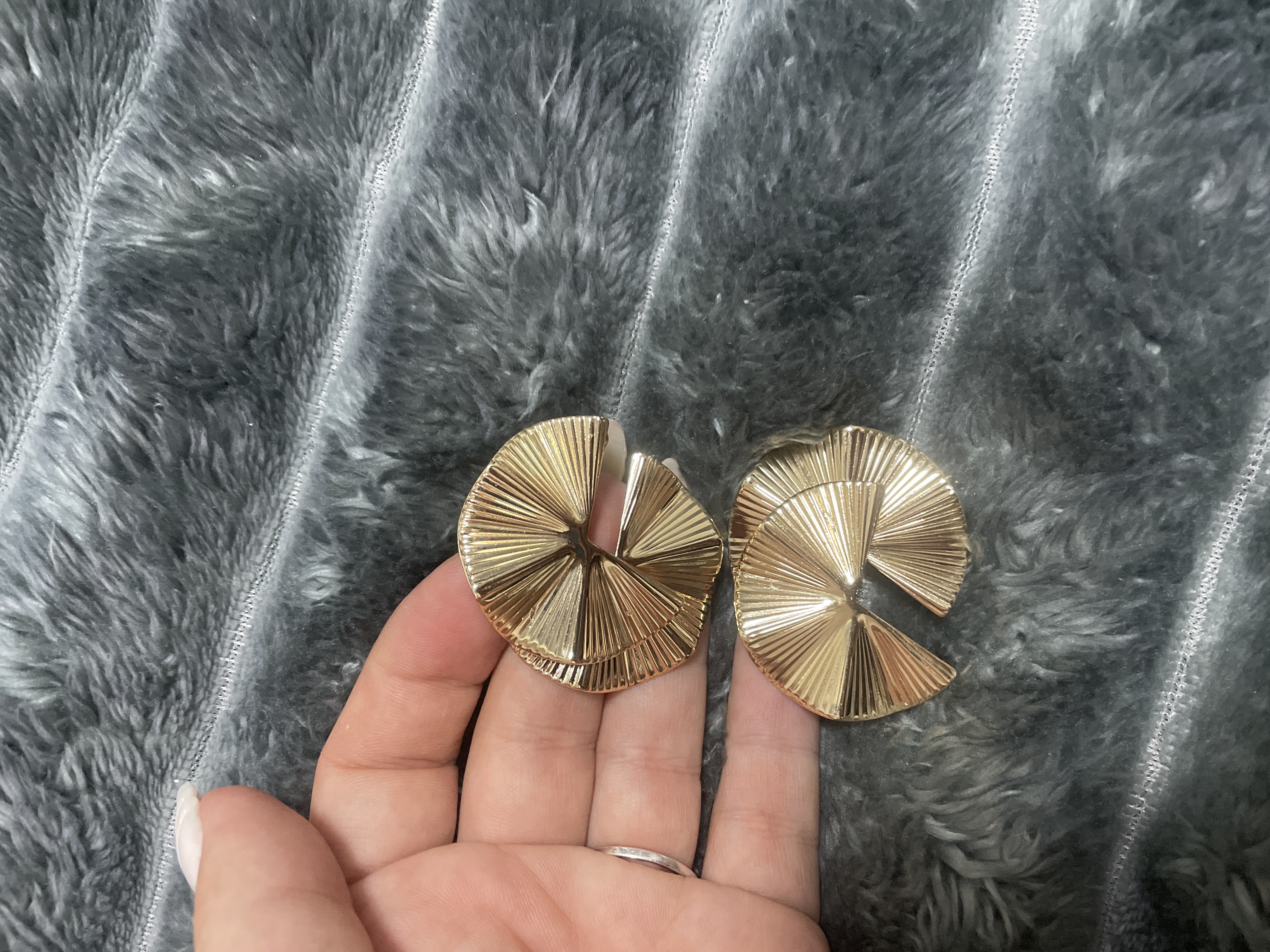 Ayollar ziragi, gullar, marvarid qadalgan, katta, bayramona