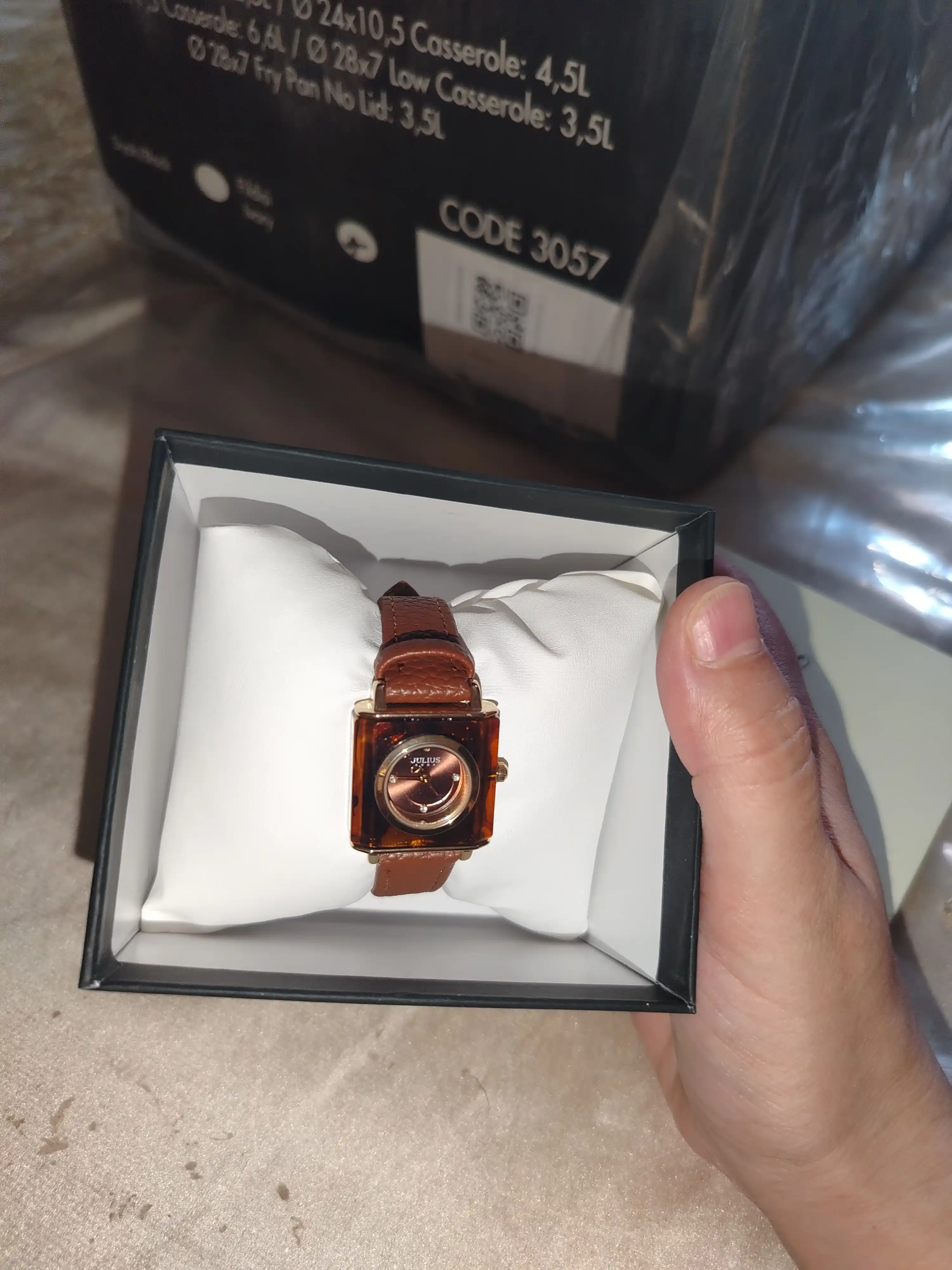 Ayollar qo'l soati Julius, kvarts mexanizm, eko charm tasma