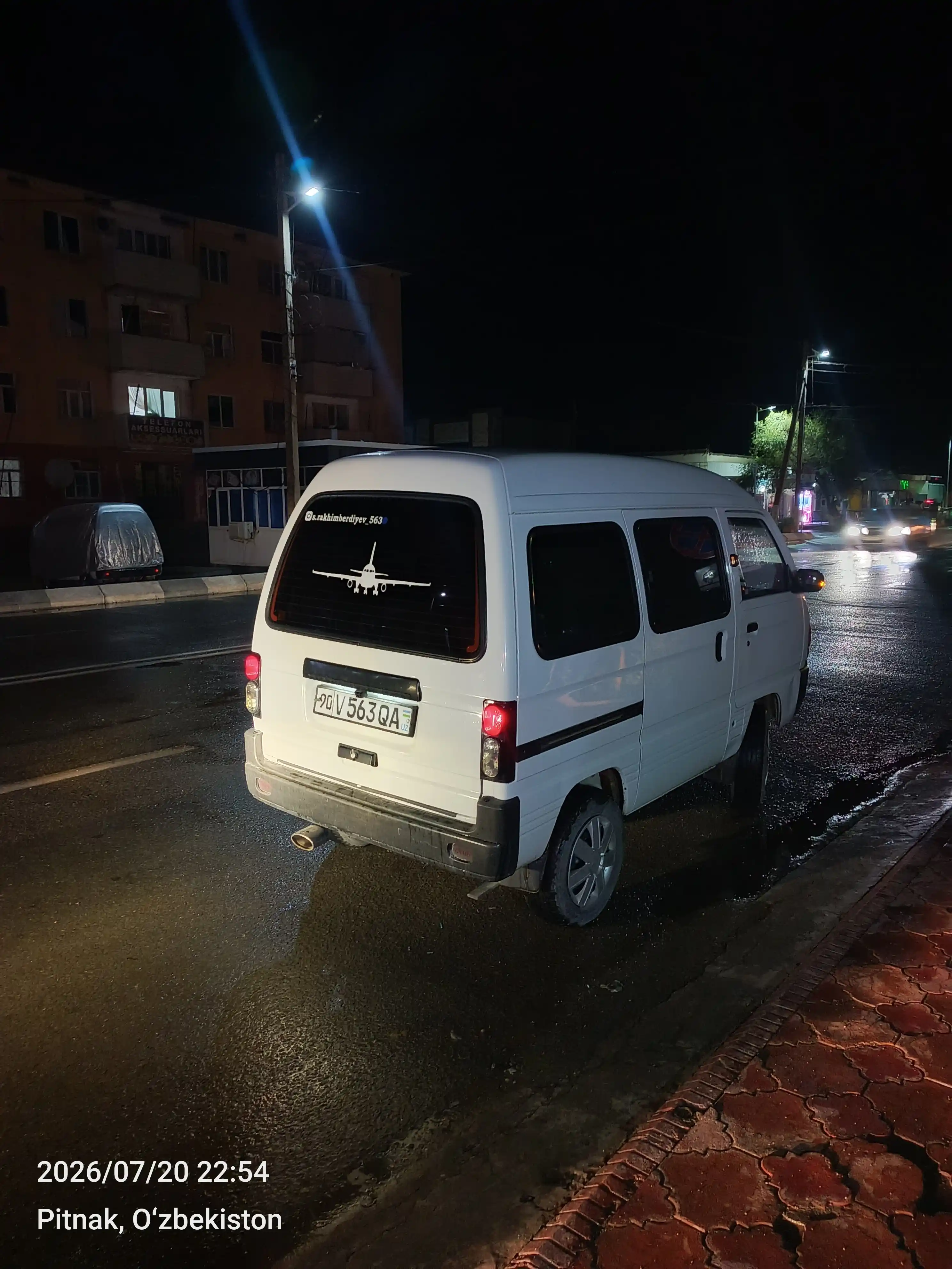 Avto nakleyka suv o‘tkazmaydigan stiker ko‘chib ketmaydi