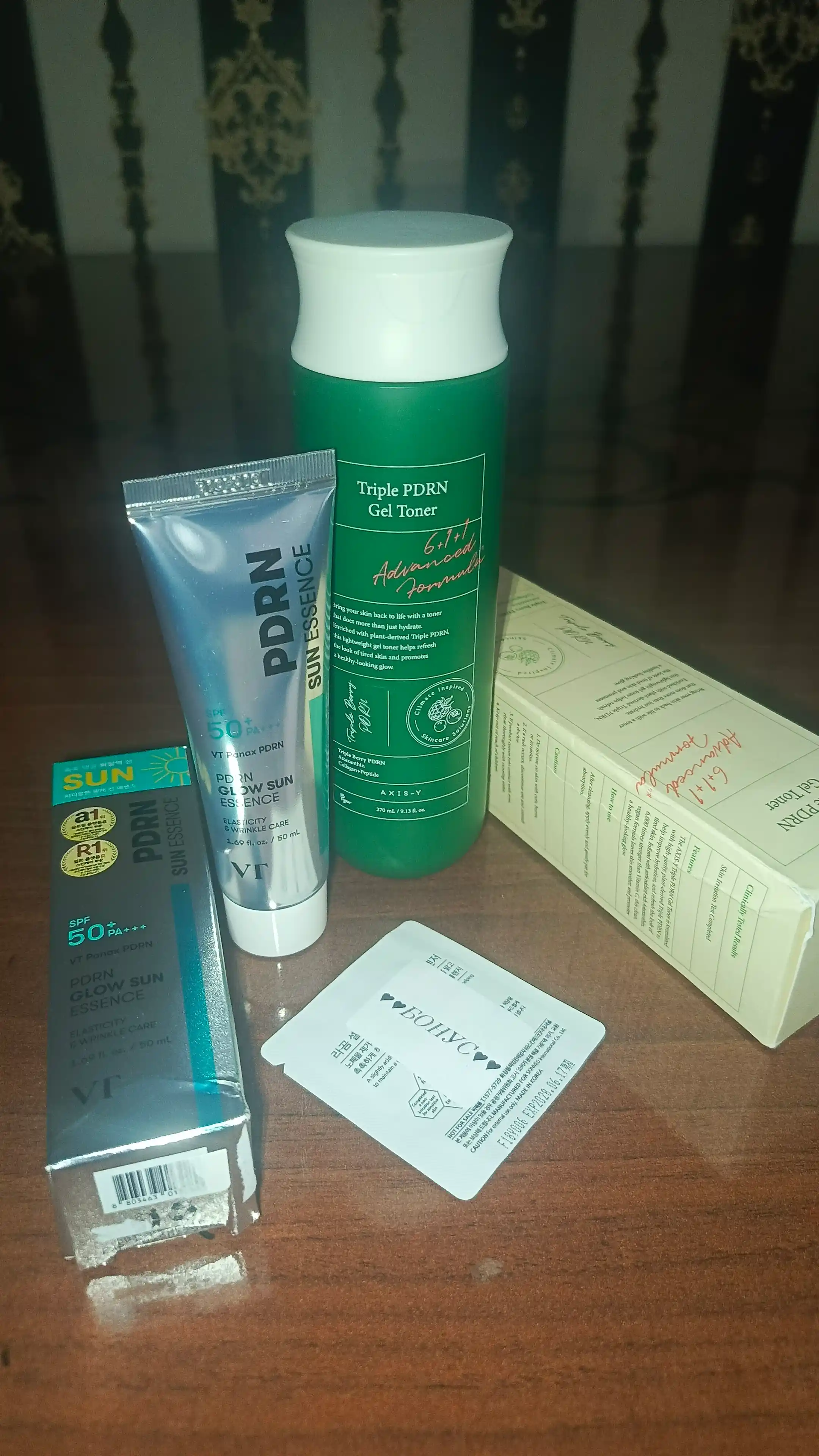 VT PDRN Glow Sun Essence SPF50+ PA++++ — сияющая солнцезащитная эссенция