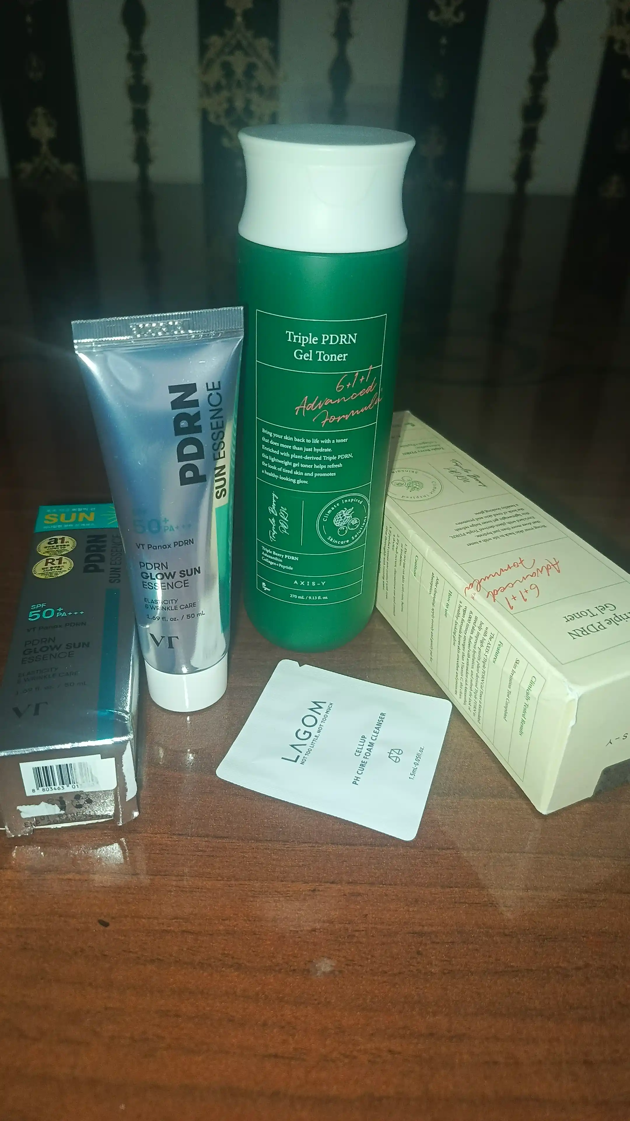 VT PDRN Glow Sun Essence SPF50+ PA++++ — сияющая солнцезащитная эссенция