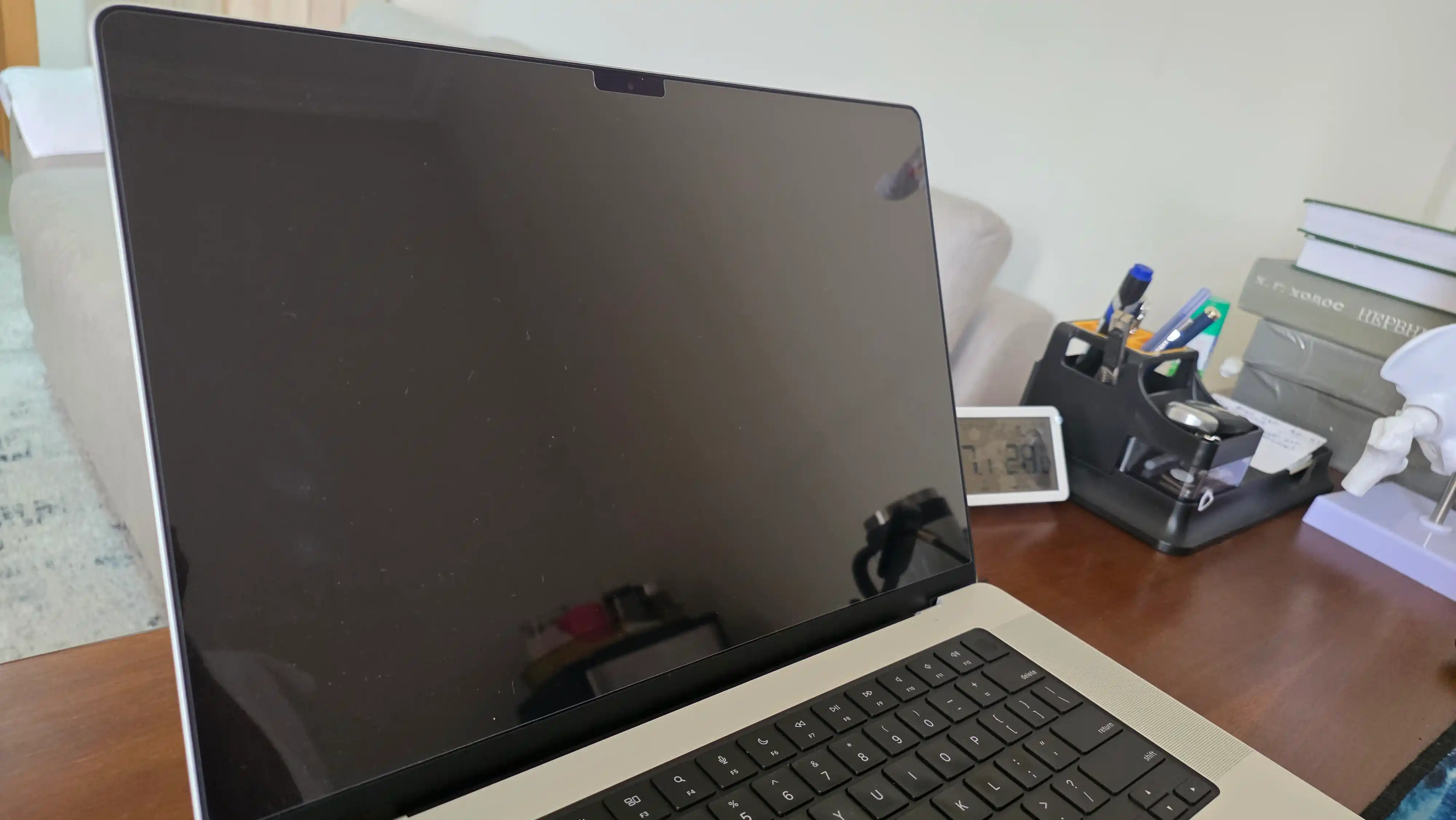 Apple MacBook Neo/Air/Pro (13–16) uchun yuqori sifatli ekran himoya oynasi – Glass Pro