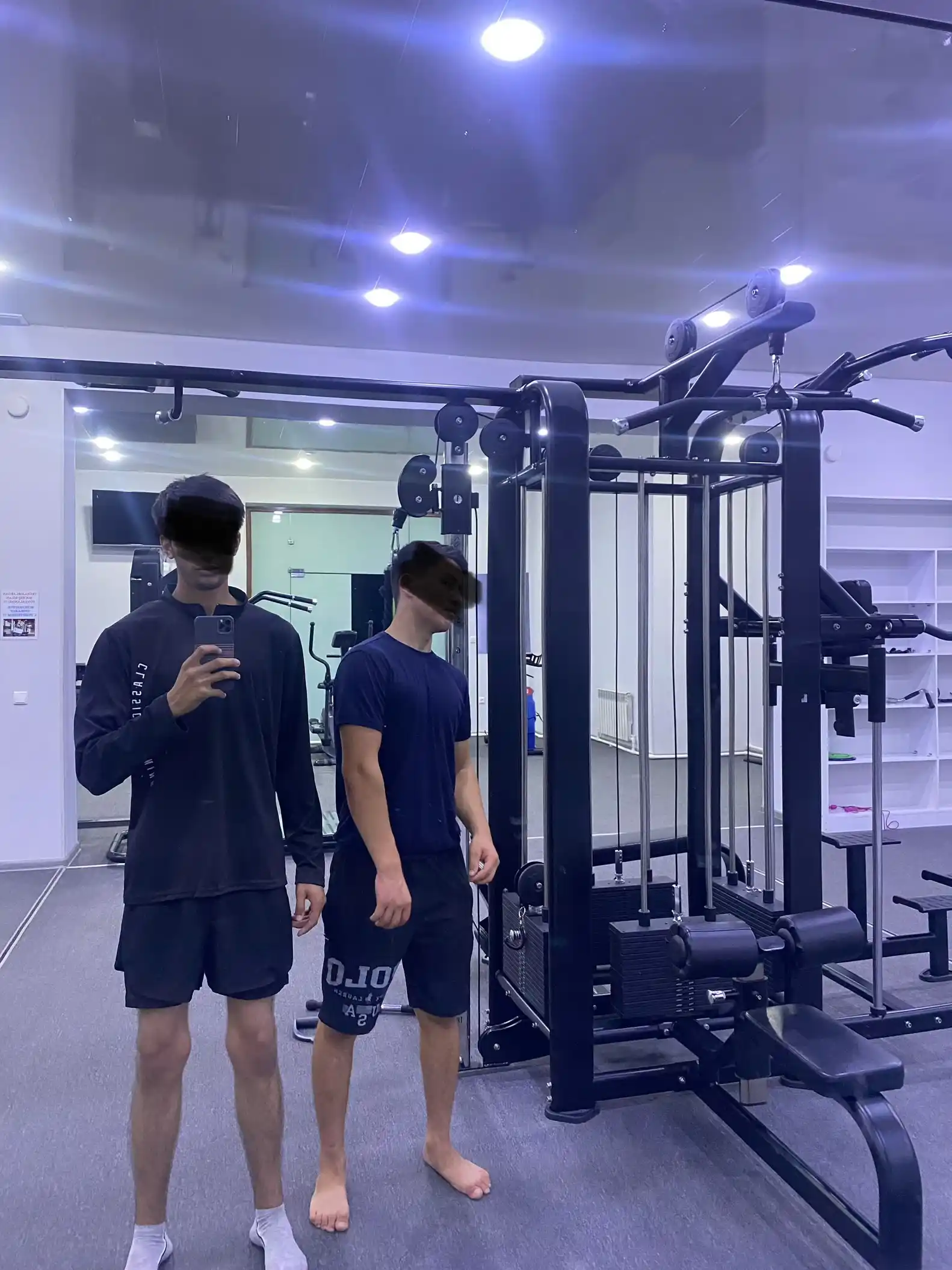 Fitnes, yugurish va MMA uchun mo'ljallangan erkaklar uchun 2 tasi 1 da shorti va taytlari