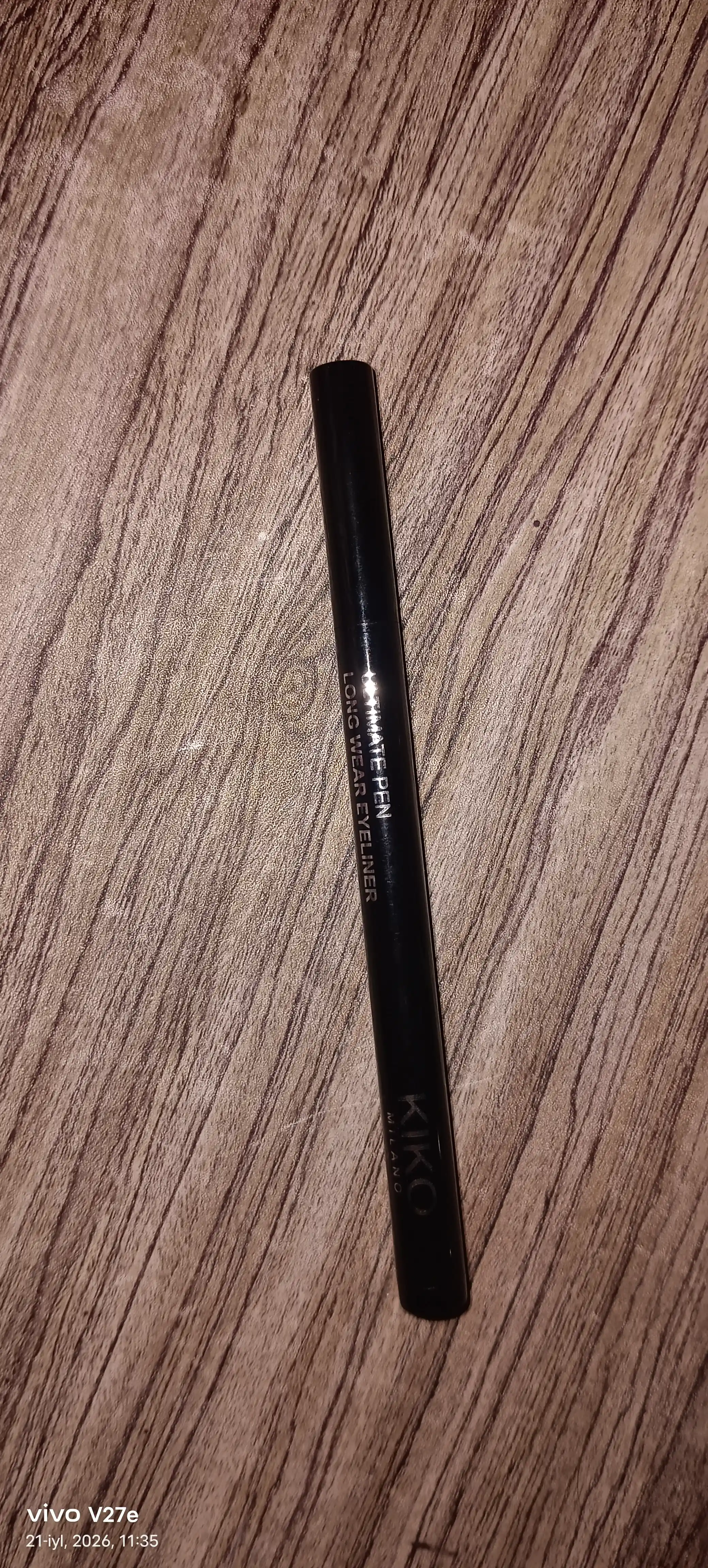 Подводка для глаз KIKO Milano Winged Eyeliner матовая черная, водостойкая