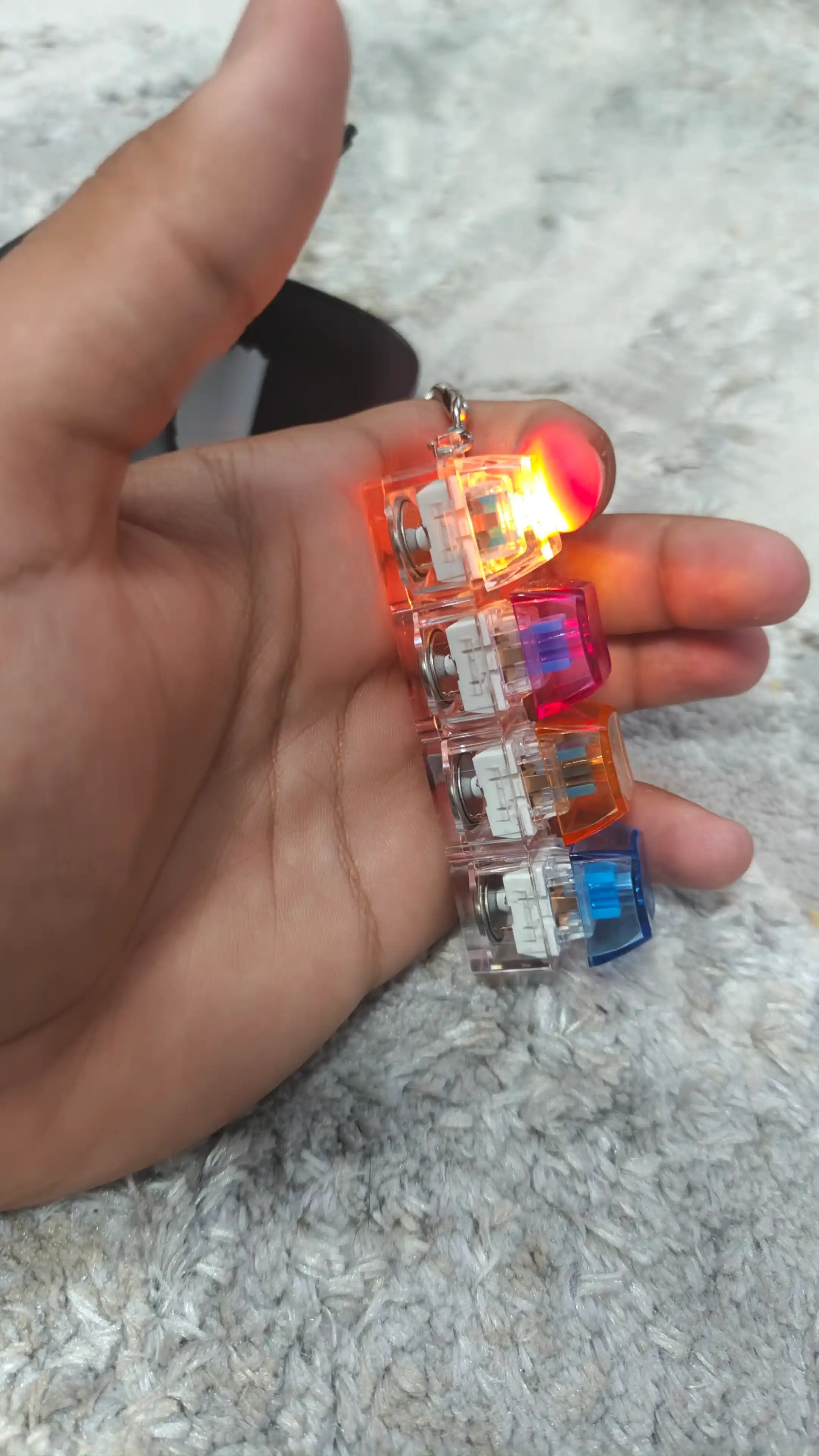 Антистресс брелок-клавиатура с RGB подсветкой, кликер для концентрации внимания