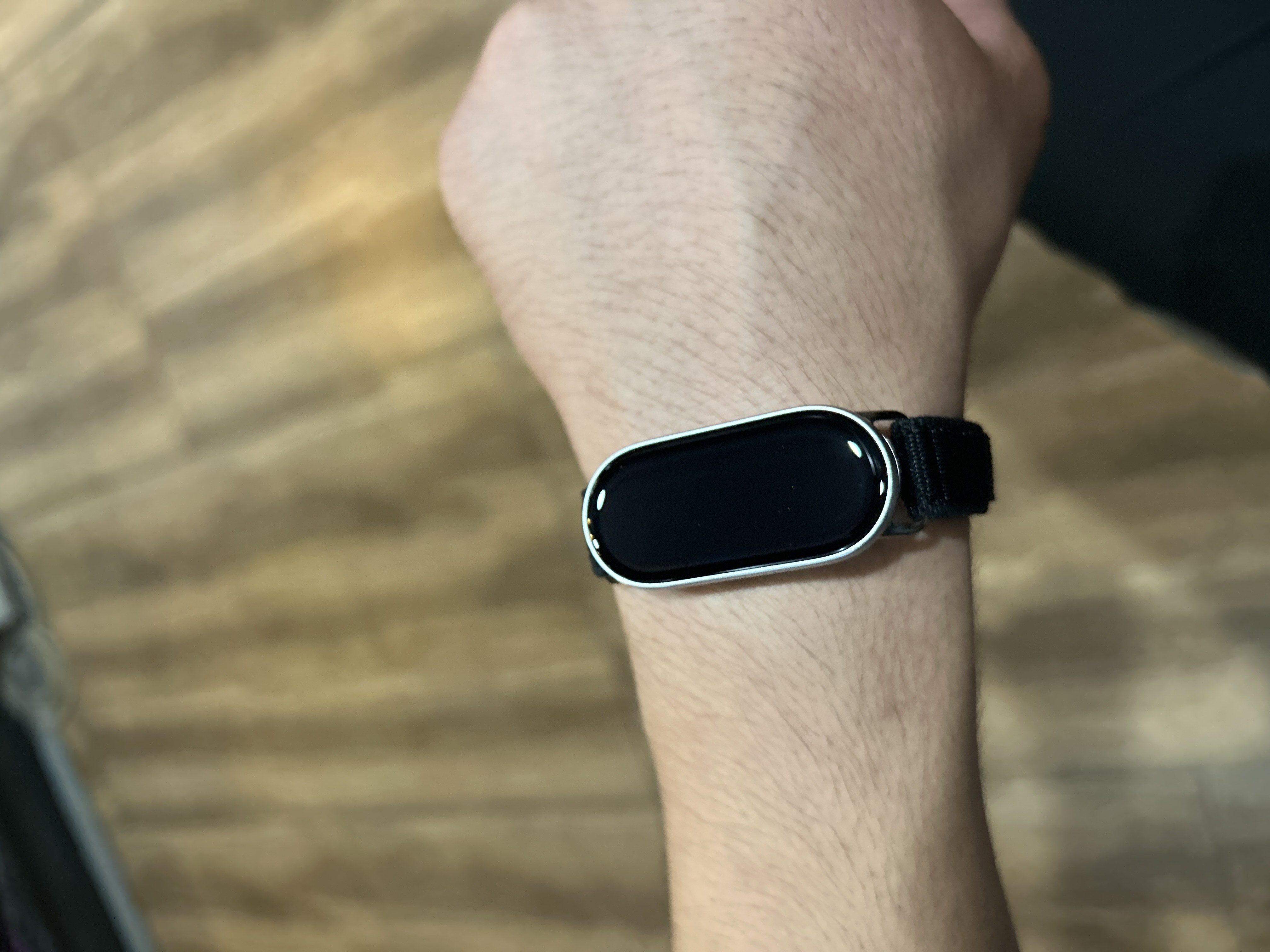 Xiaomi Smart Band 10 fitnes bilaguzugi, 1.72" AMOLED displey, 150dan ortiq sport rejimlari