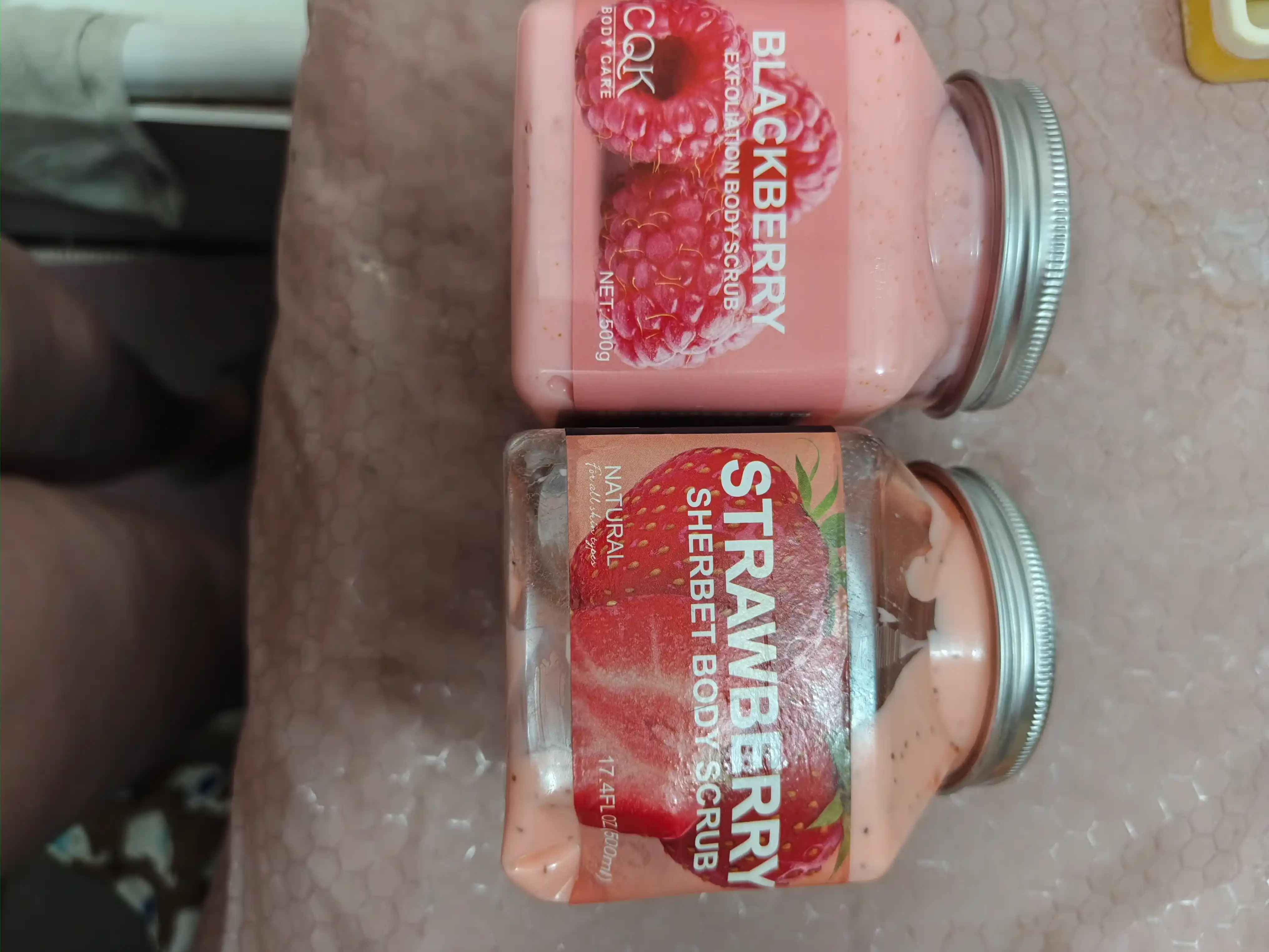 Скраб для лица и тела Sherbet Body Scrub с экстрактом малины и клубники, 500 / 350 гр