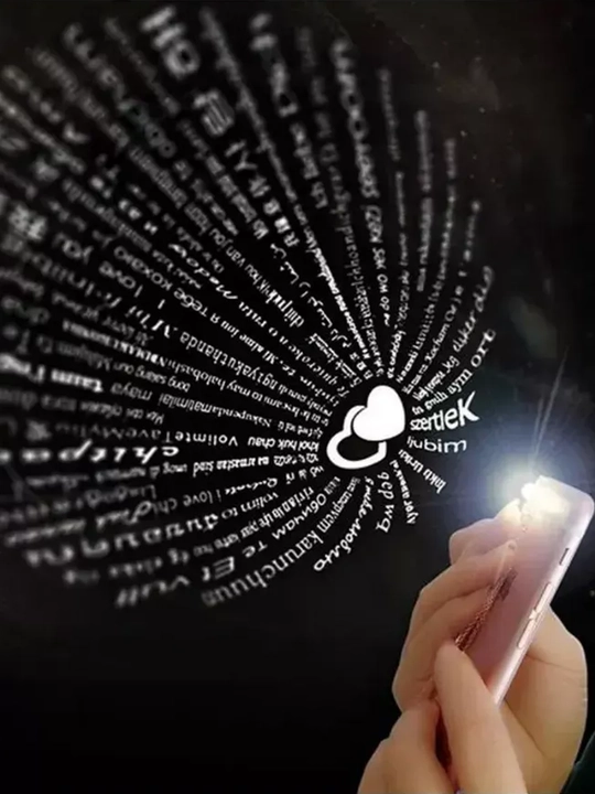 "Men seni sevaman" yozuvli, 100 tilda proyeksiyali zanjirli kulon
