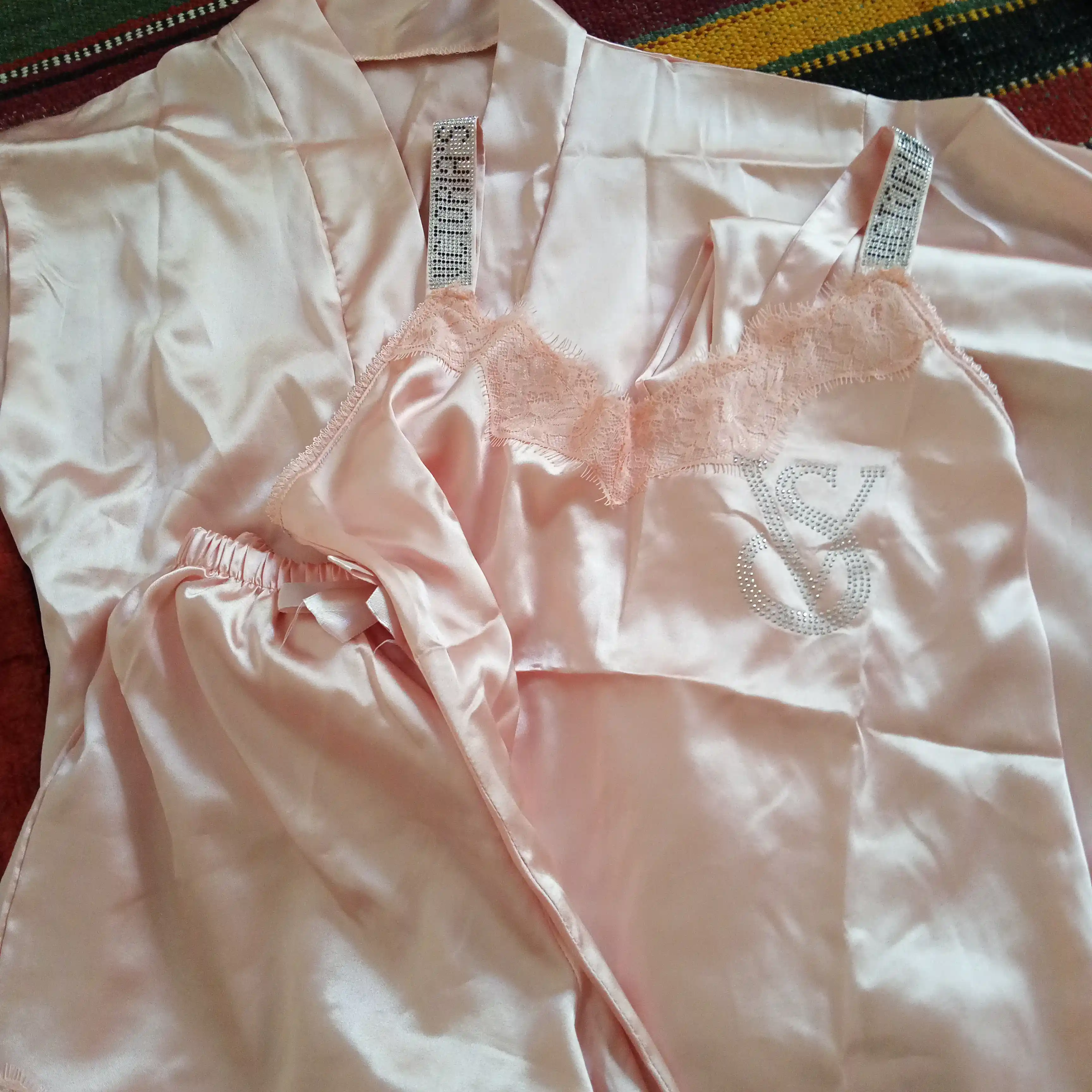 Ayollar uchun uy kiyimi, tungi kiyim, pijama va halat, nafis va qulay set S–M / 42–46