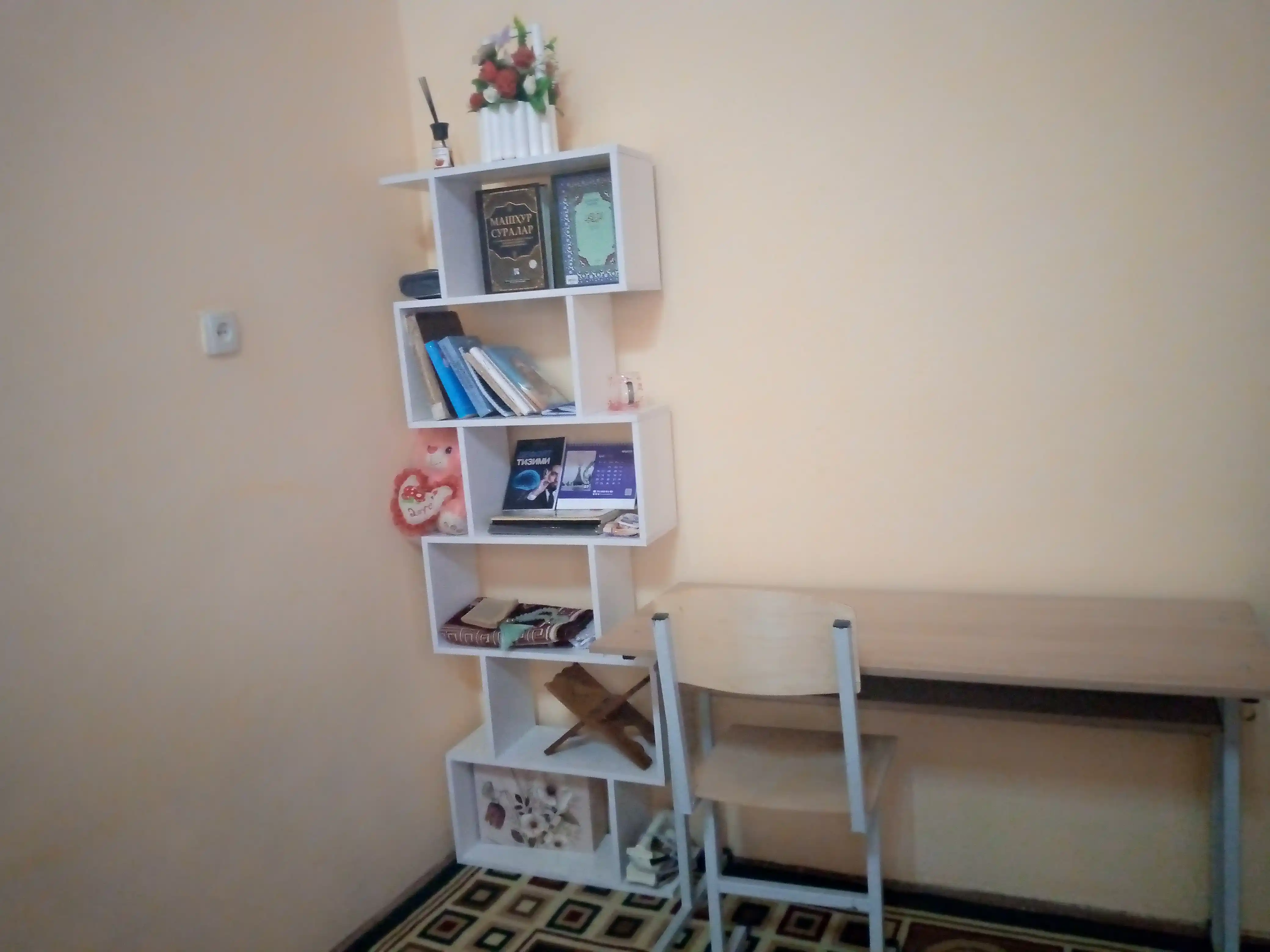 Rack - o'yinchoqlar va kitoblar uchun mebel yog'och zamin shkafi tokchasi