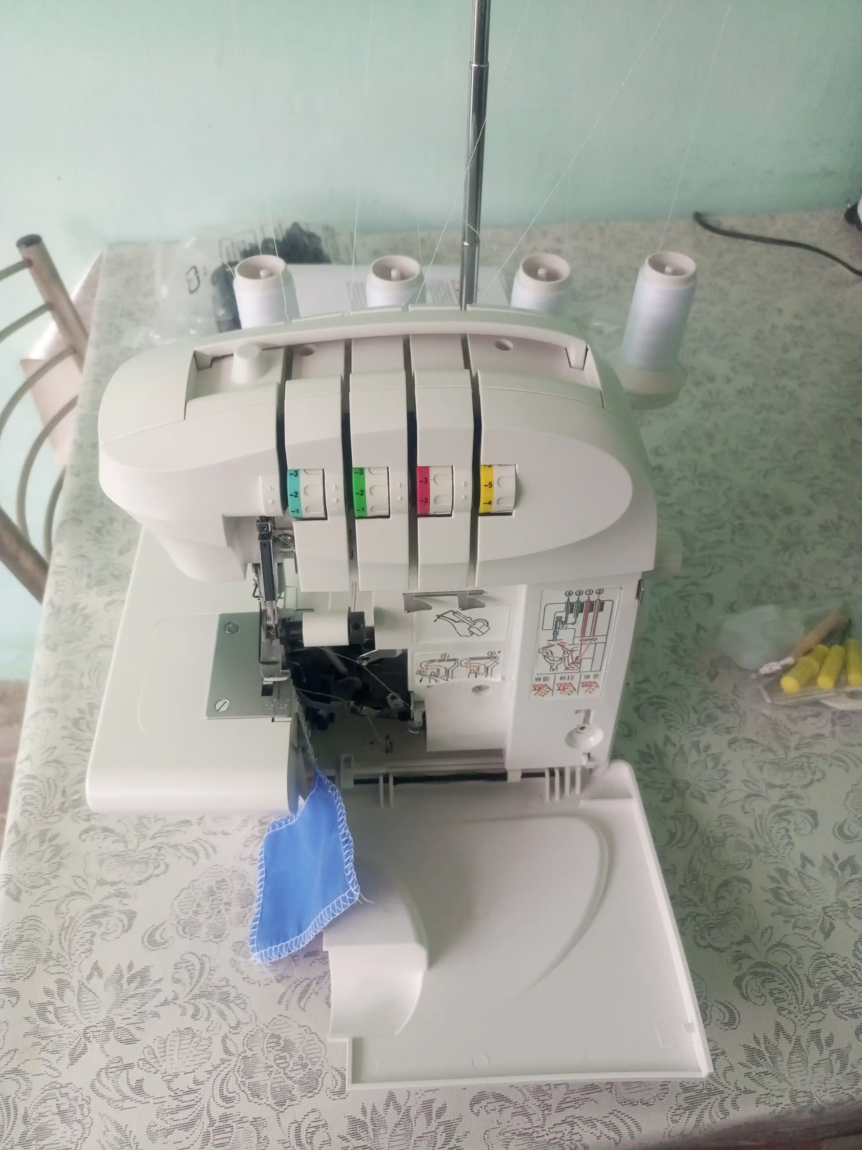 Dragonfly DF954 ko‘p funksiyali overlock tikuv mashinasi
