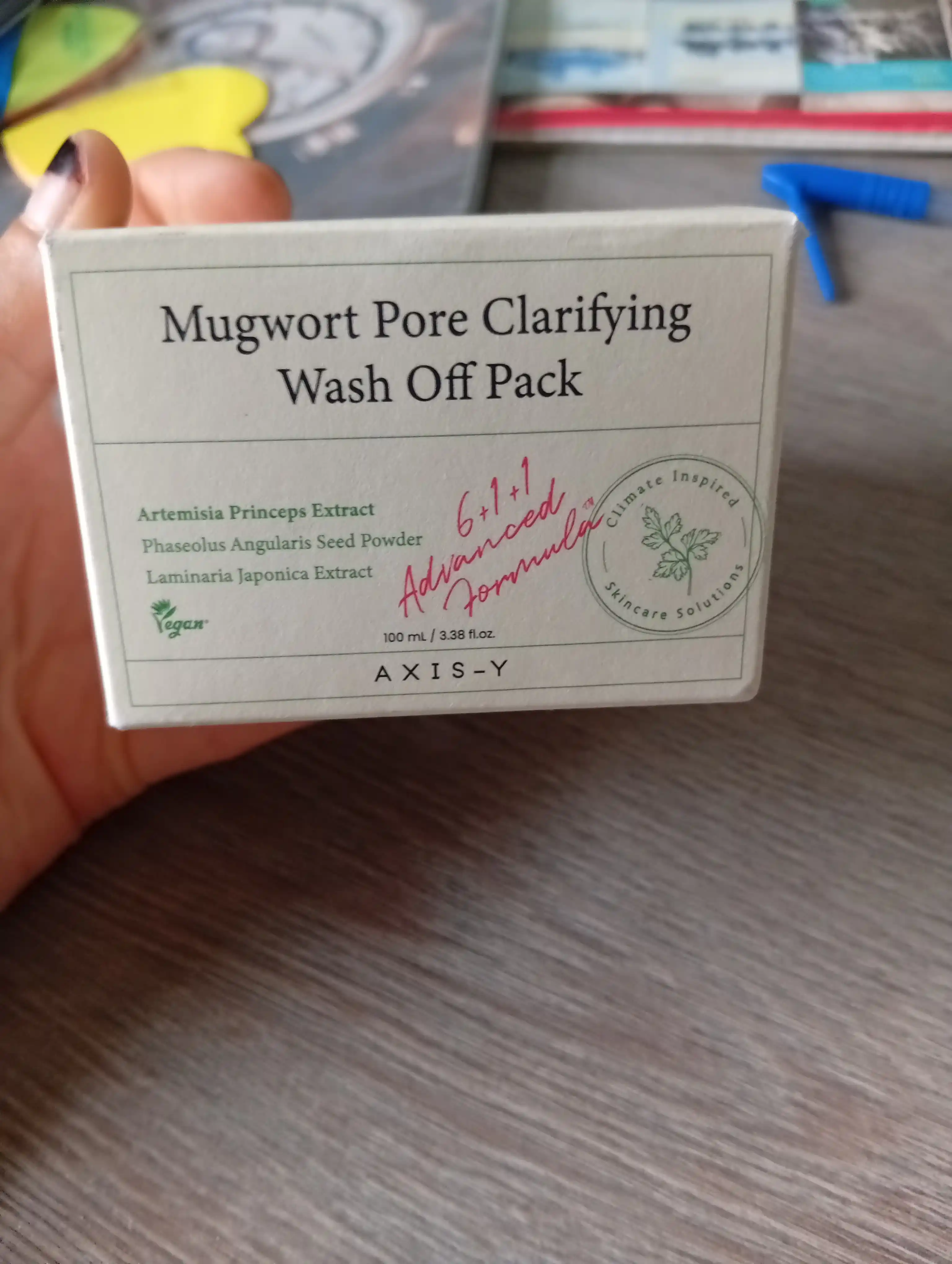 Yuzni qora nuqtalardan tozalovchi AXIS-Y Mugwort Pore loysimon niqobi, 100 ml