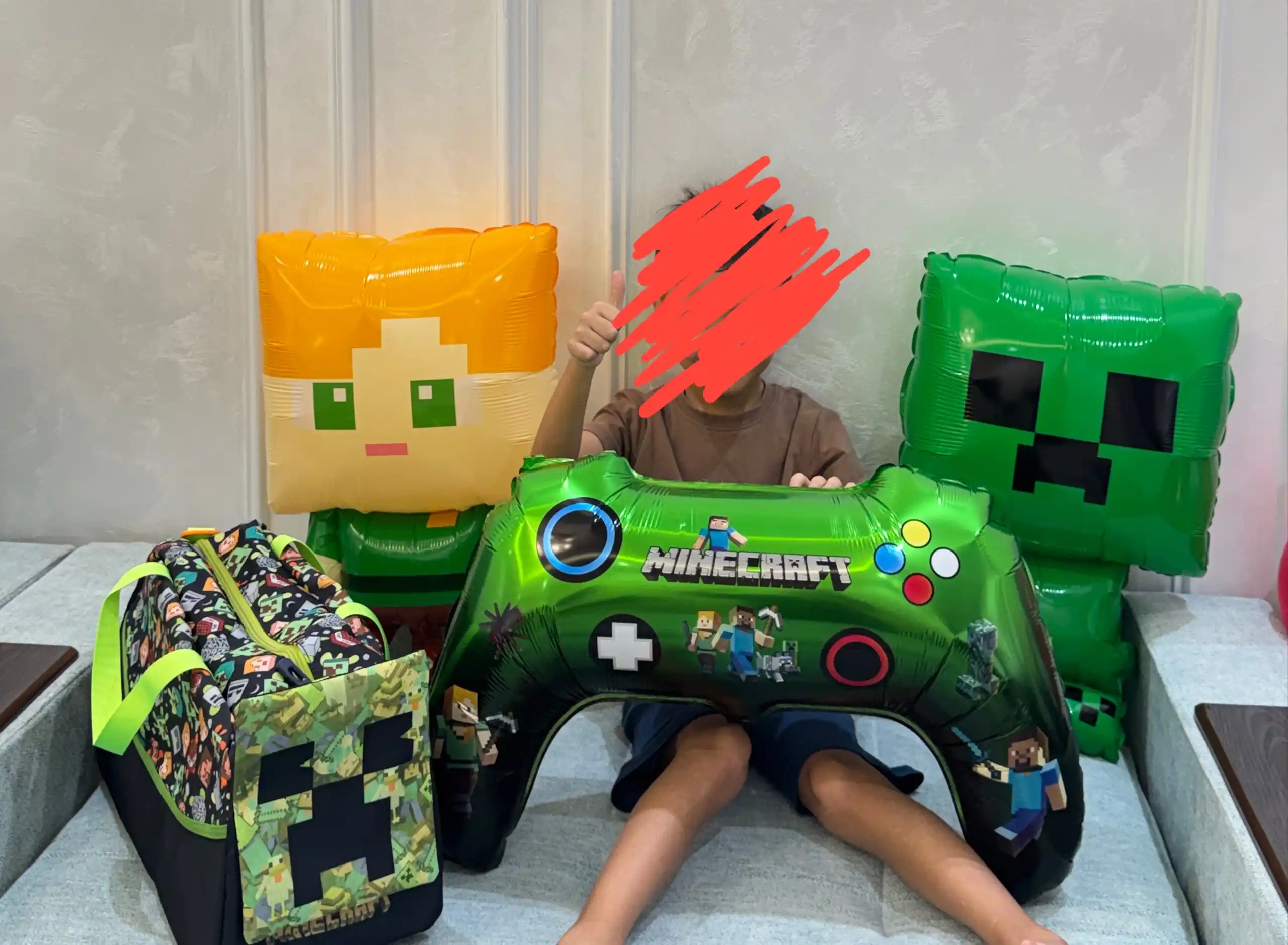 Minecraft qahramonlari aks etgan 10 ta folga sharlari to'plami
