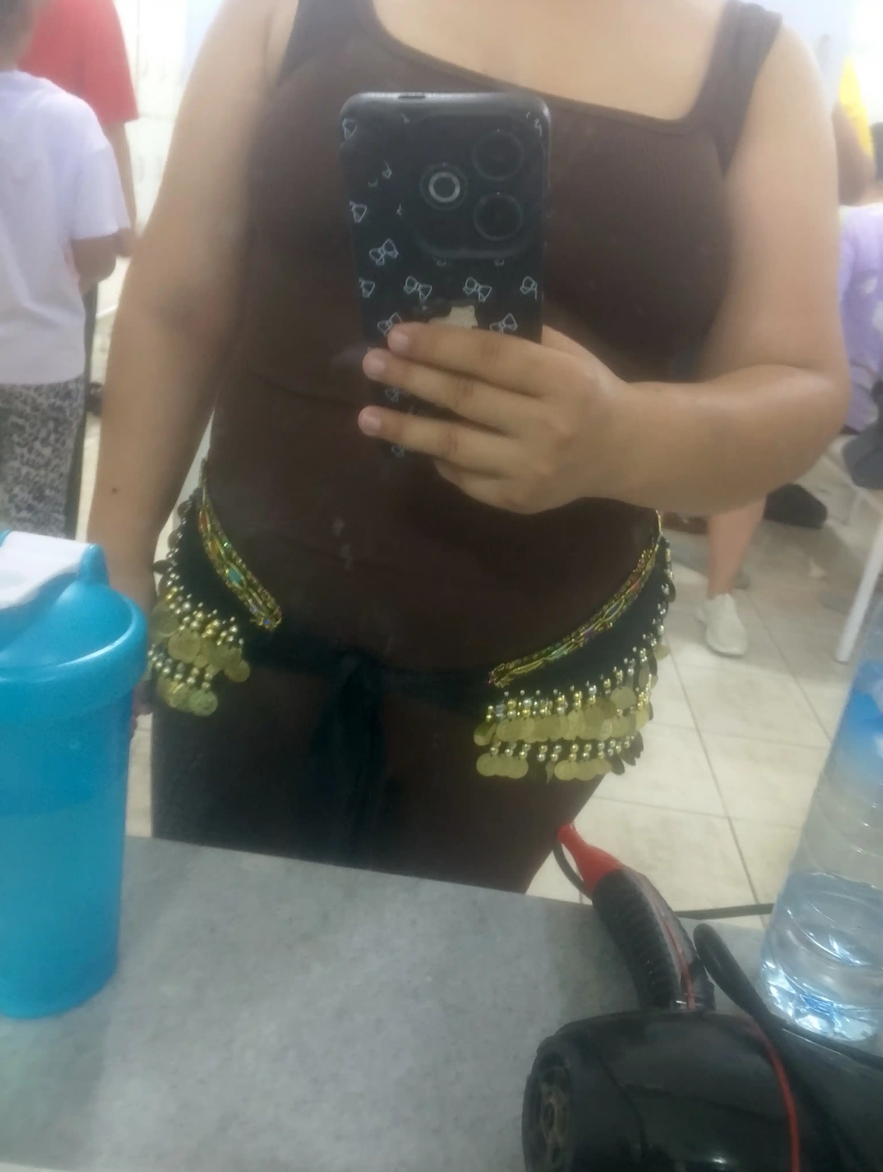 Ayollar sport kostyumi, top va shortiklar, yo‘lli ayollar sport kiyimi