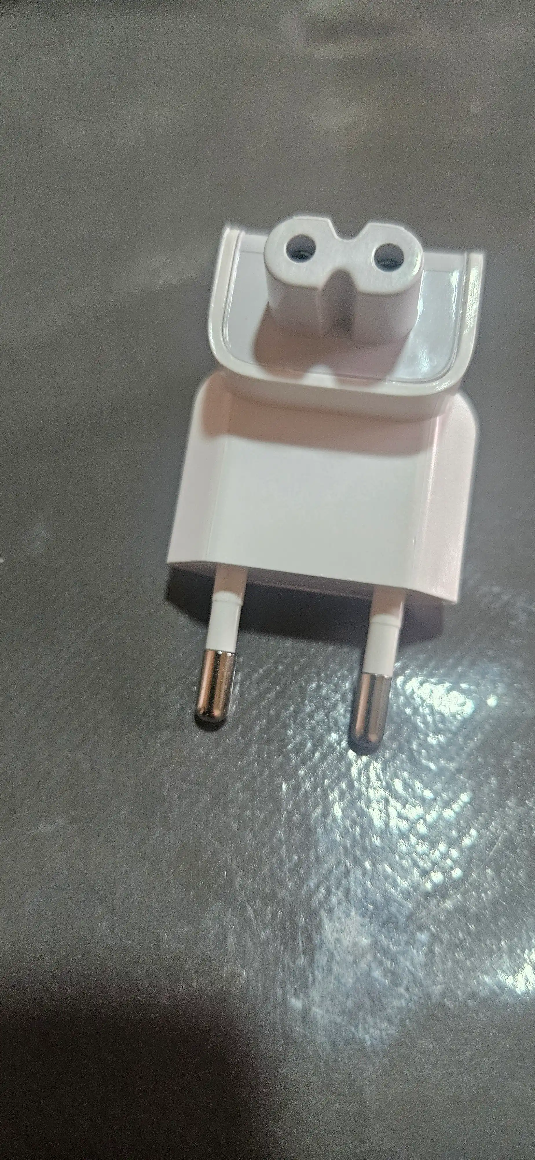 Macbook quvvat manbai va boshqa qurilmalar uchun evro adapter
