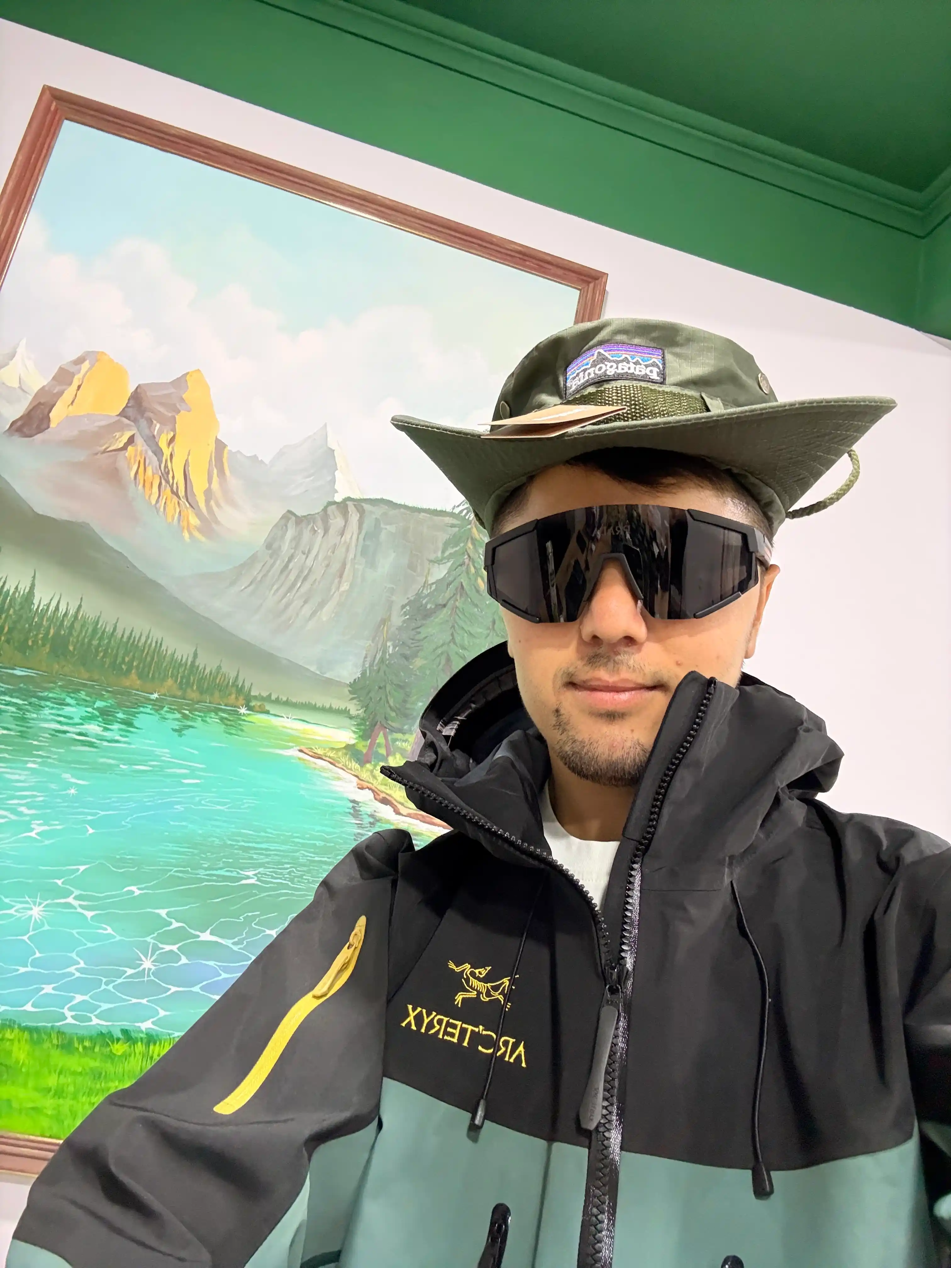Лёгкая и прочная куртка Arc’teryx из мембраны GORE-TEX