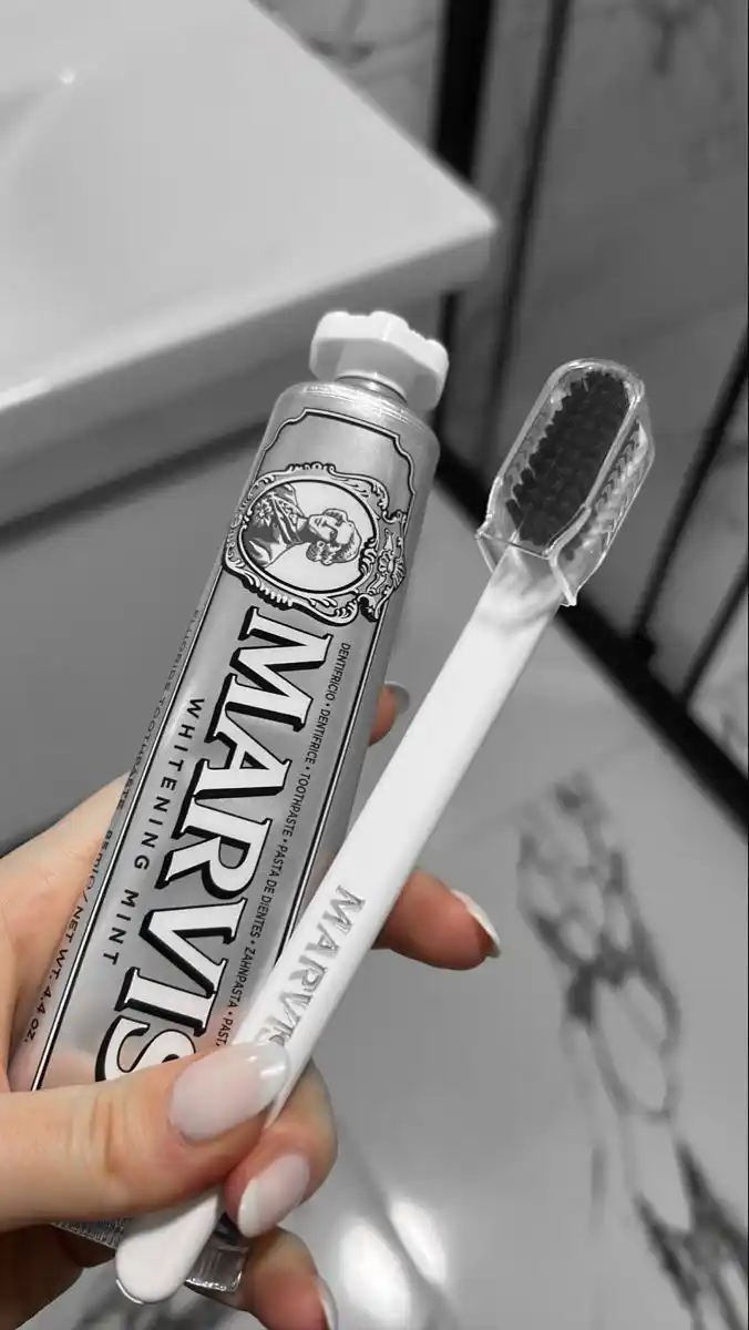 Marvis Whitening Mint Oqartiruvchi tish pastasi, Oqartiruvchi Formula, 85 ml