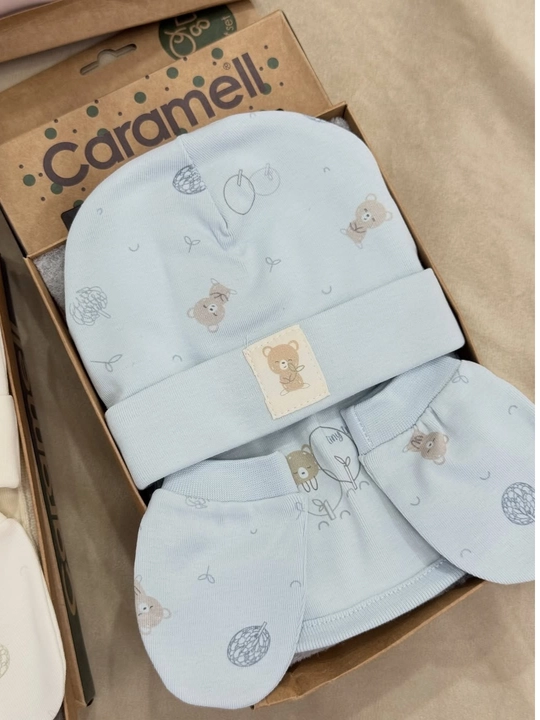 Набор Caramell для новорожденных из 3 предметов - шапочка, царапки и слюнявчик 0-3 месяца