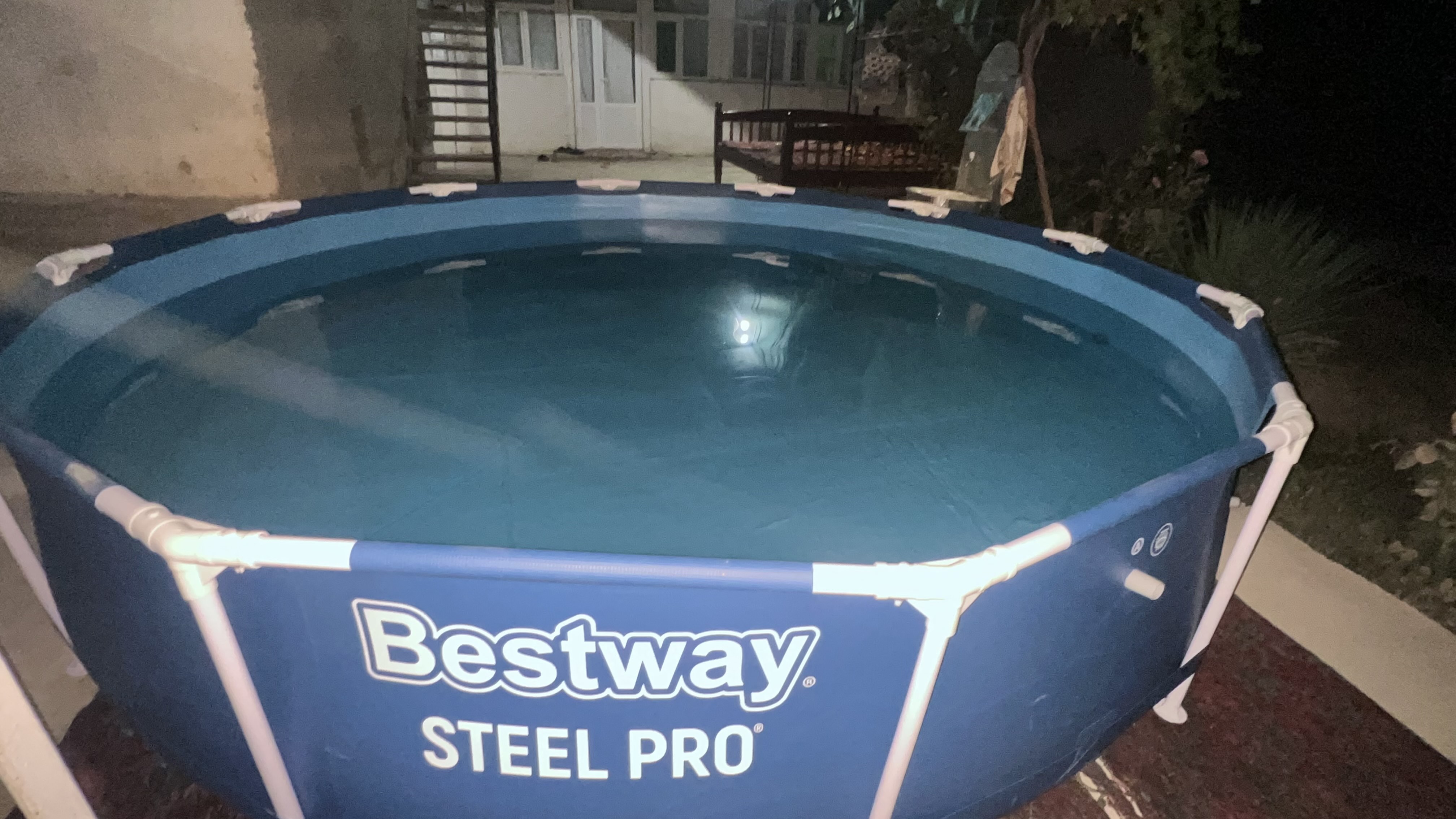 Bestway sinchli basseyni, hajmi 1200-5700 litr, bolalar va kattalar uchun