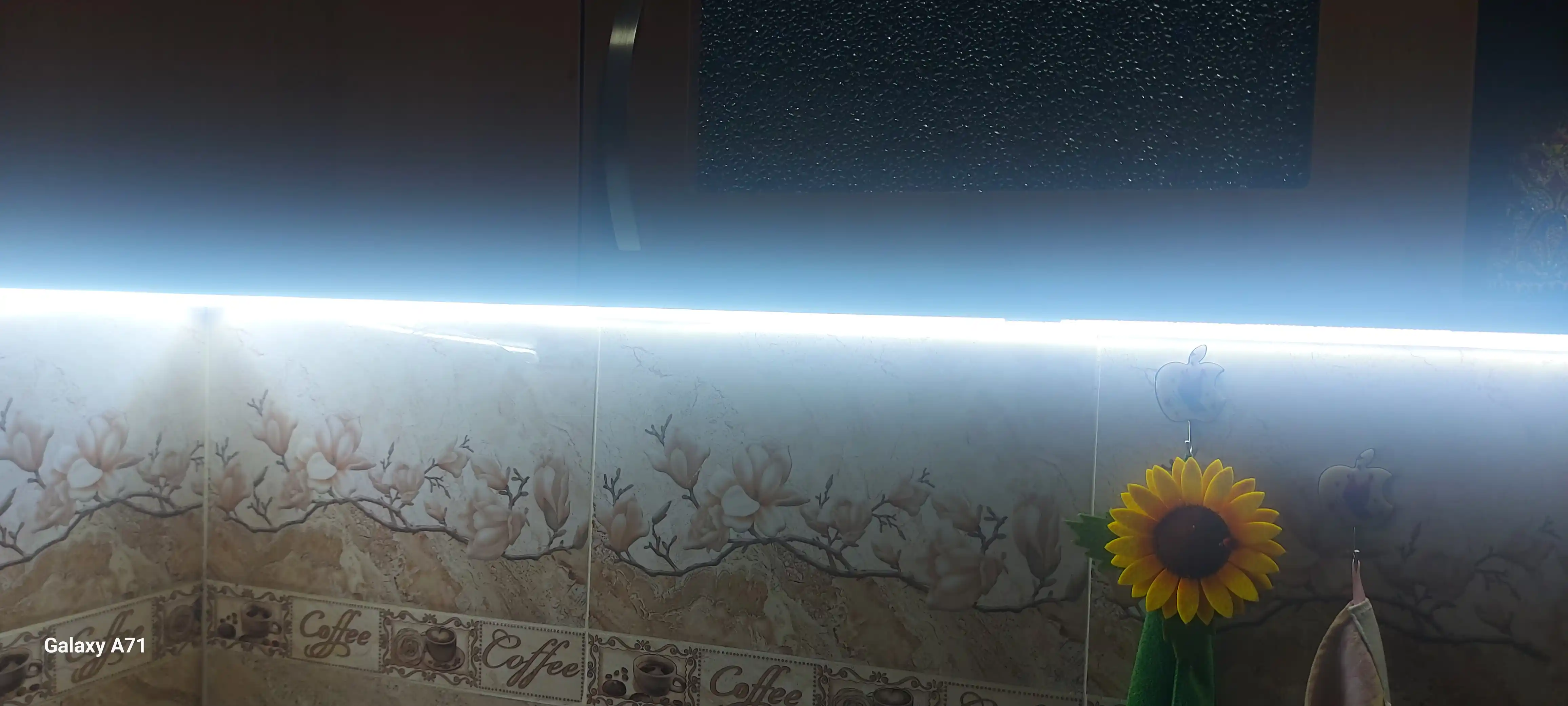 Oshxona ish joyini yoritish uchun chiroqlari, yopishtiriluvchi LED, 220V