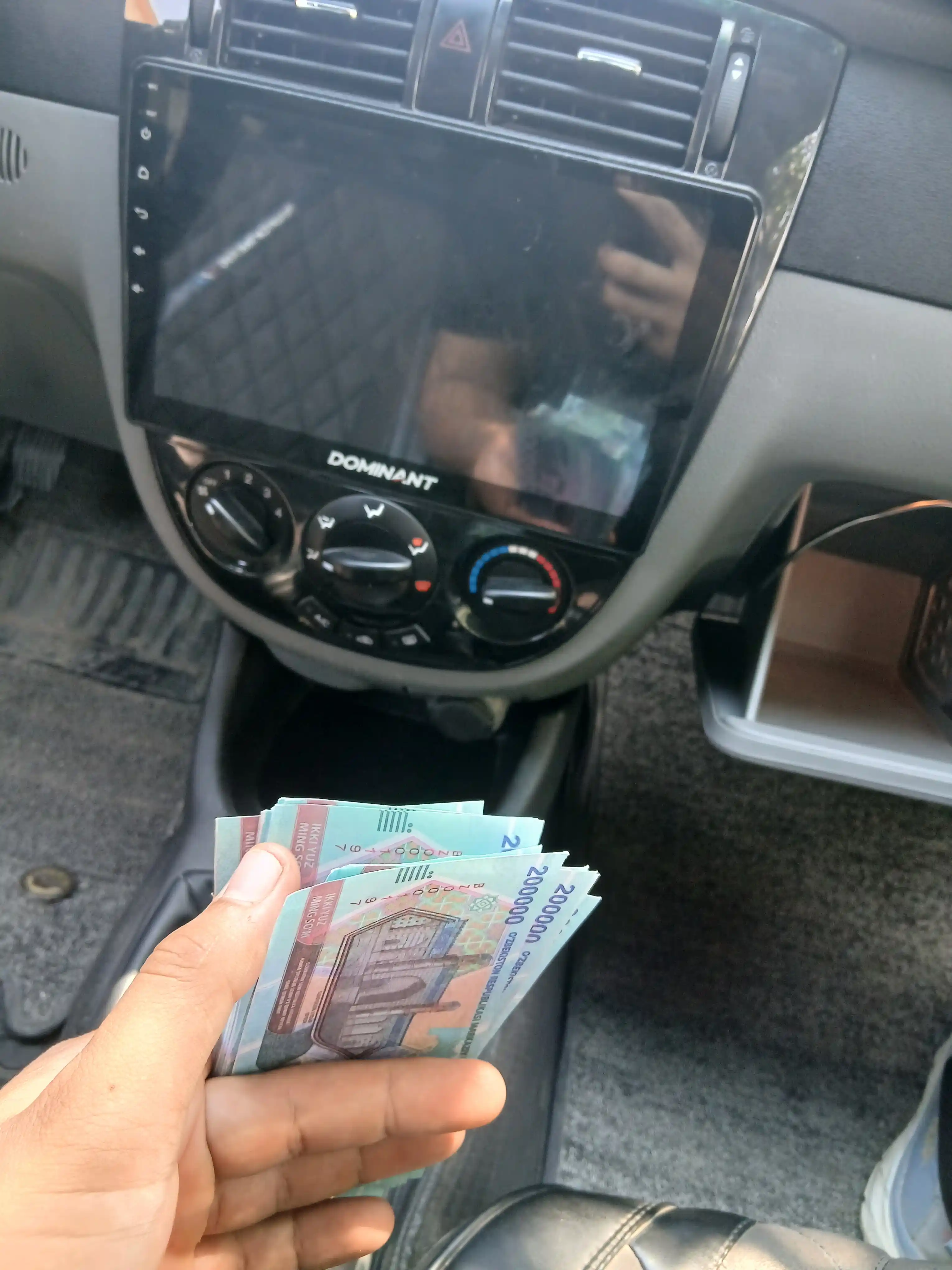 Suvenir pullar, so‘m kupyuralari, 50 ming, 100 mimg, 200 ming