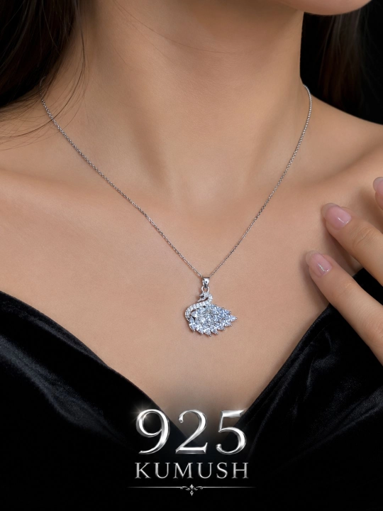 Oqqush kulonli ayollar sepochkasi – kumush rang, zircon toshli