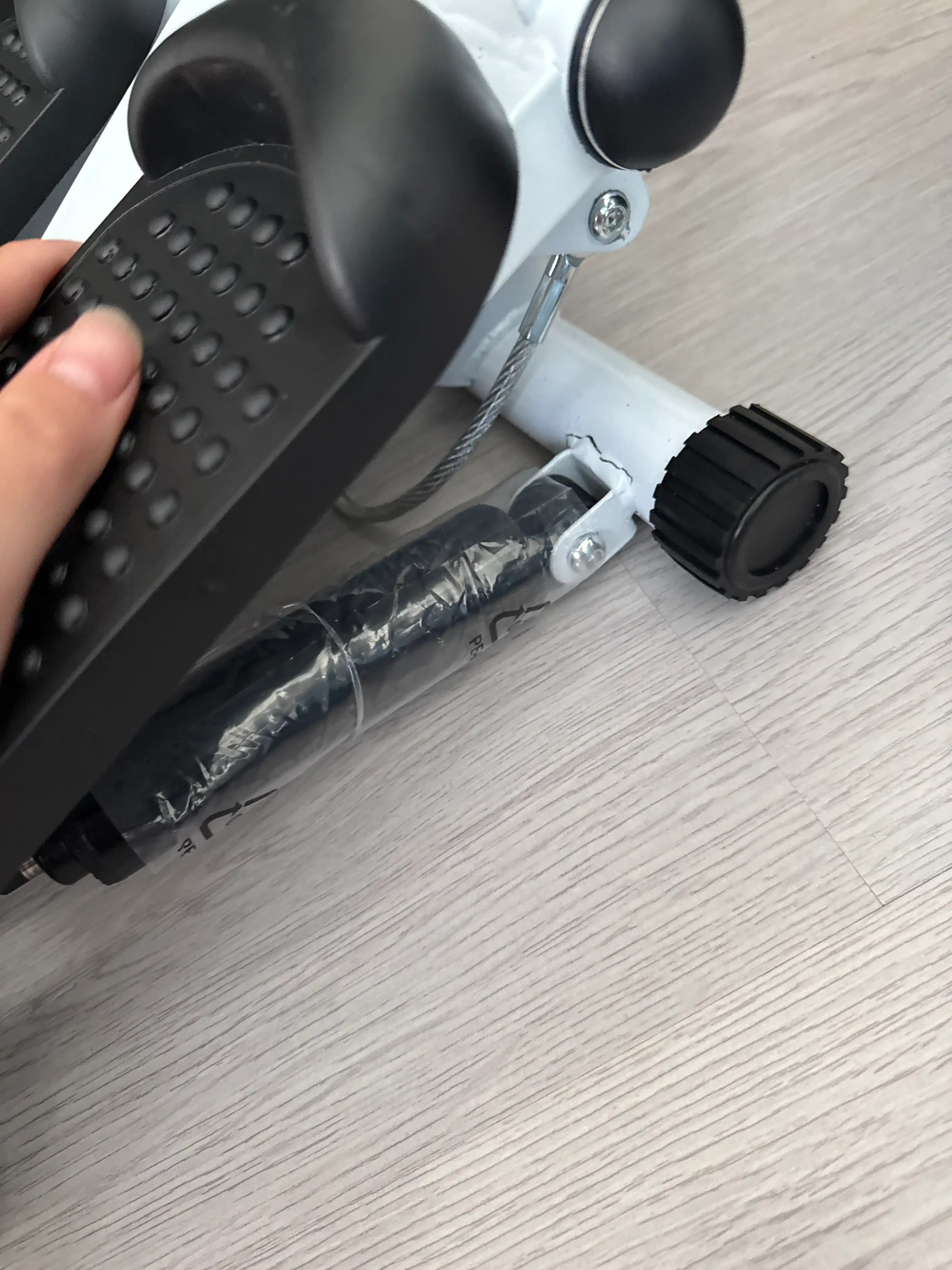Mini stepper trenajor – uy sharoitida kardio va oyoq mashqlari uchun