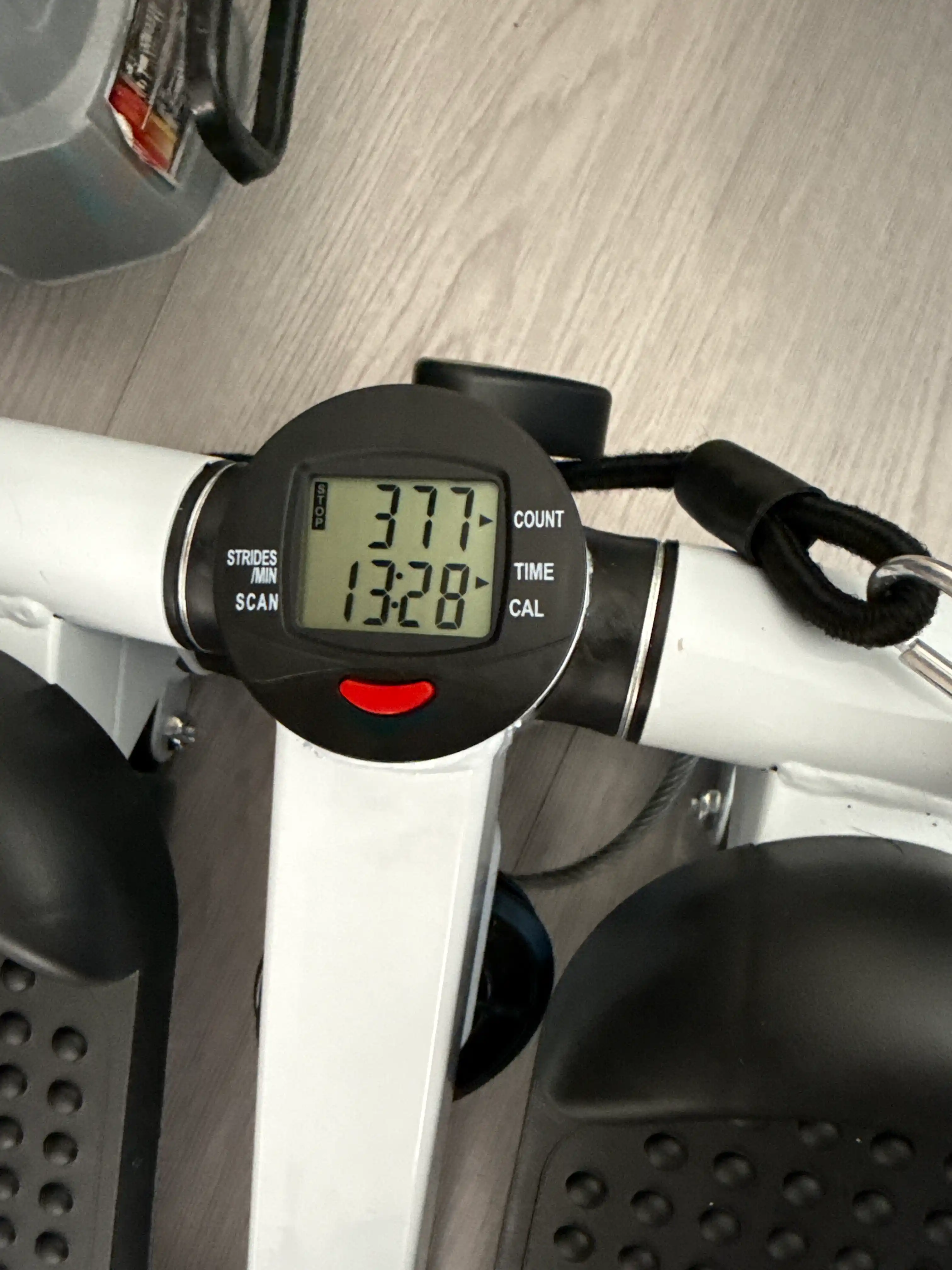 Mini stepper trenajor – uy sharoitida kardio va oyoq mashqlari uchun